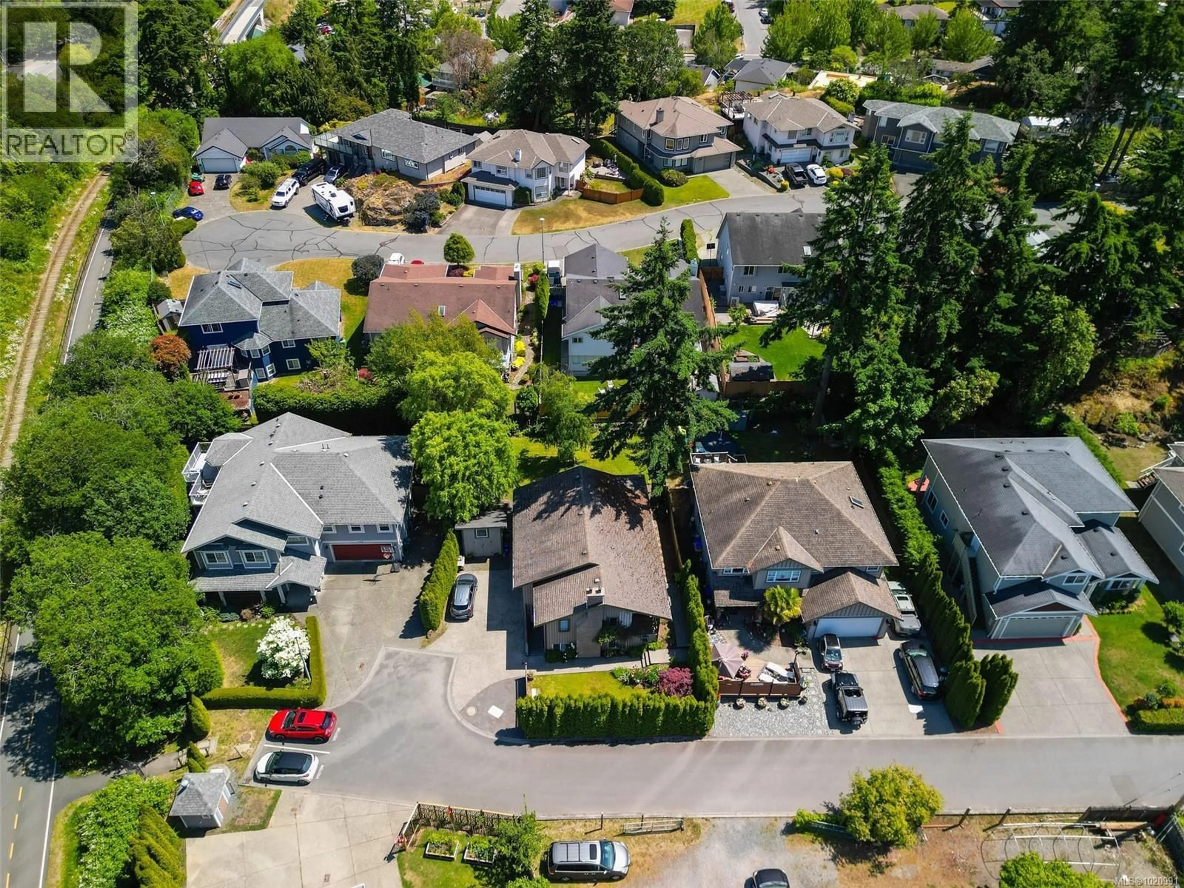 A pic from outside/outdoor area/front of a property/back of a property/a pic from drone, street for 110 JEDBURGH PLACE, View Royal British Columbia V9B6N7