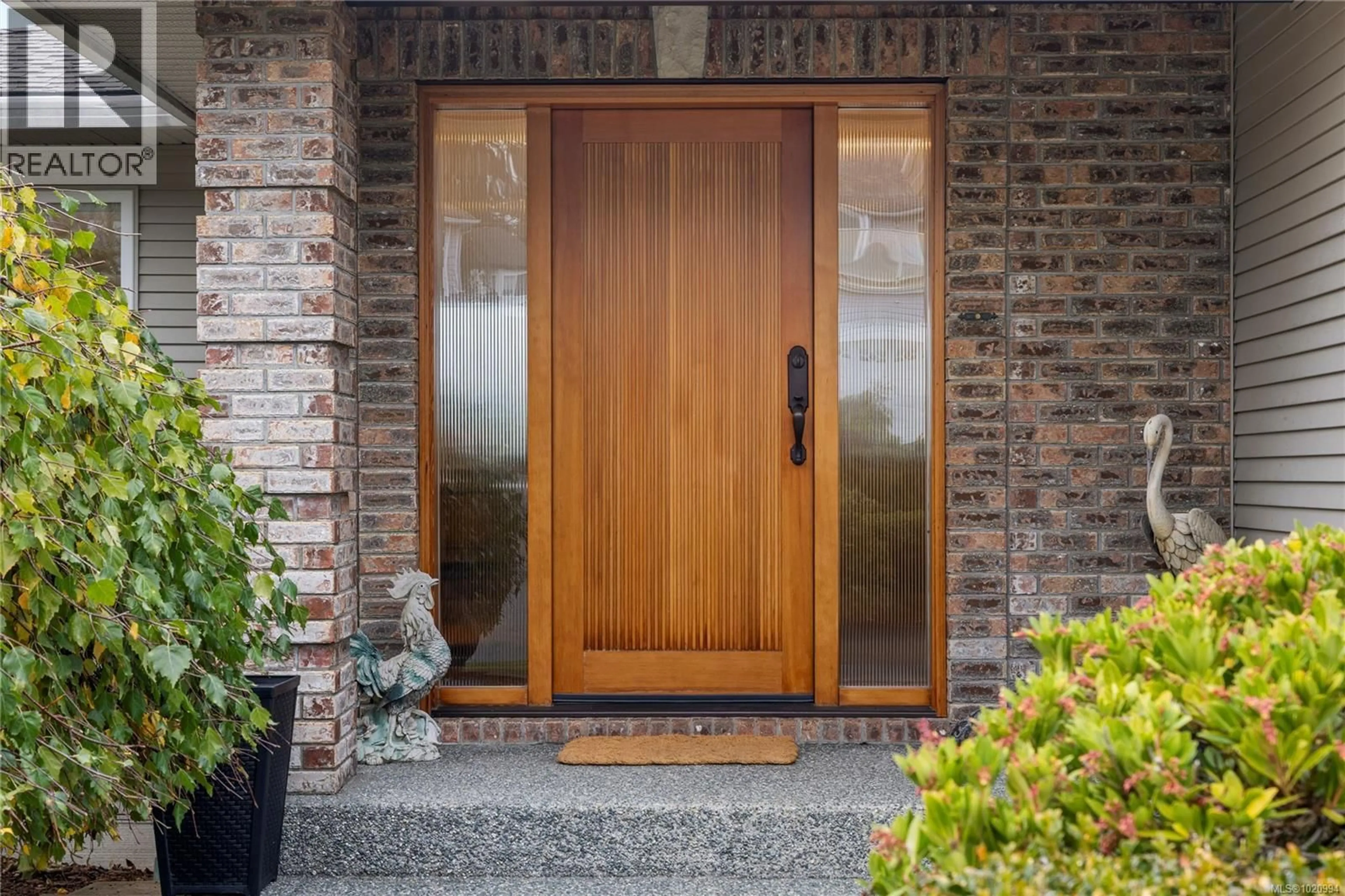 Indoor entryway for 5670 MALIBU TERRACE, Nanaimo British Columbia V9T5W7