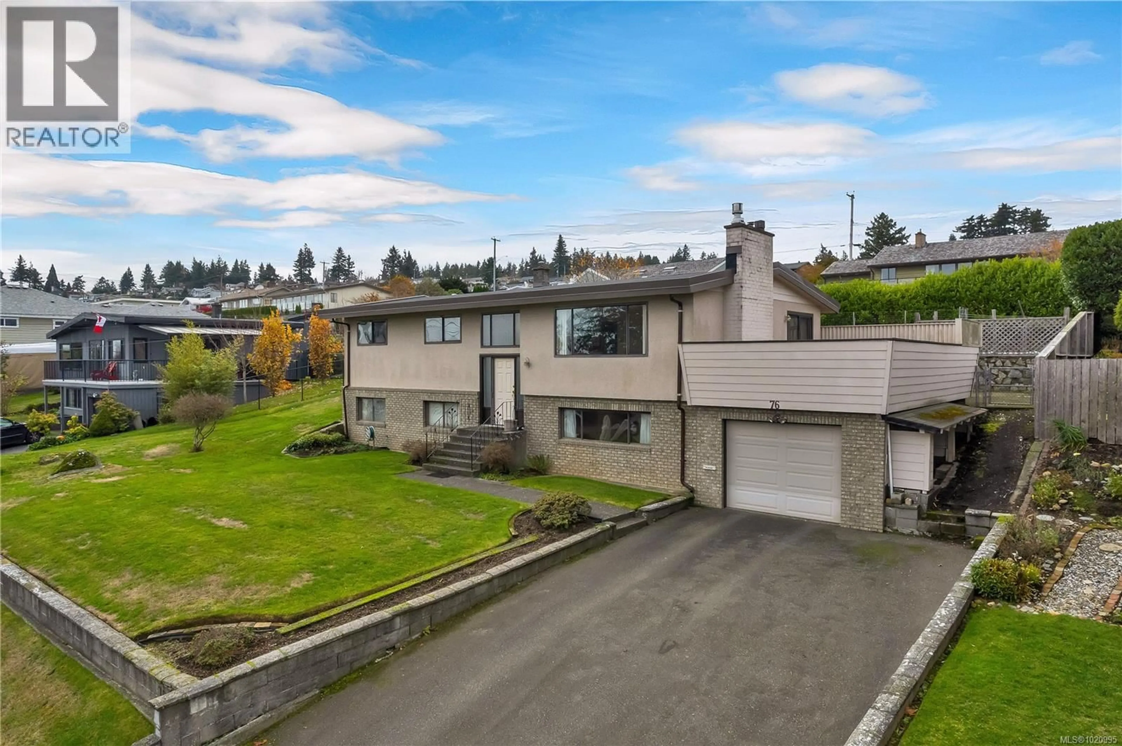 A pic from outside/outdoor area/front of a property/back of a property/a pic from drone, street for 76 MURPHY STREET SOUTH, Campbell River British Columbia V9W1Y4