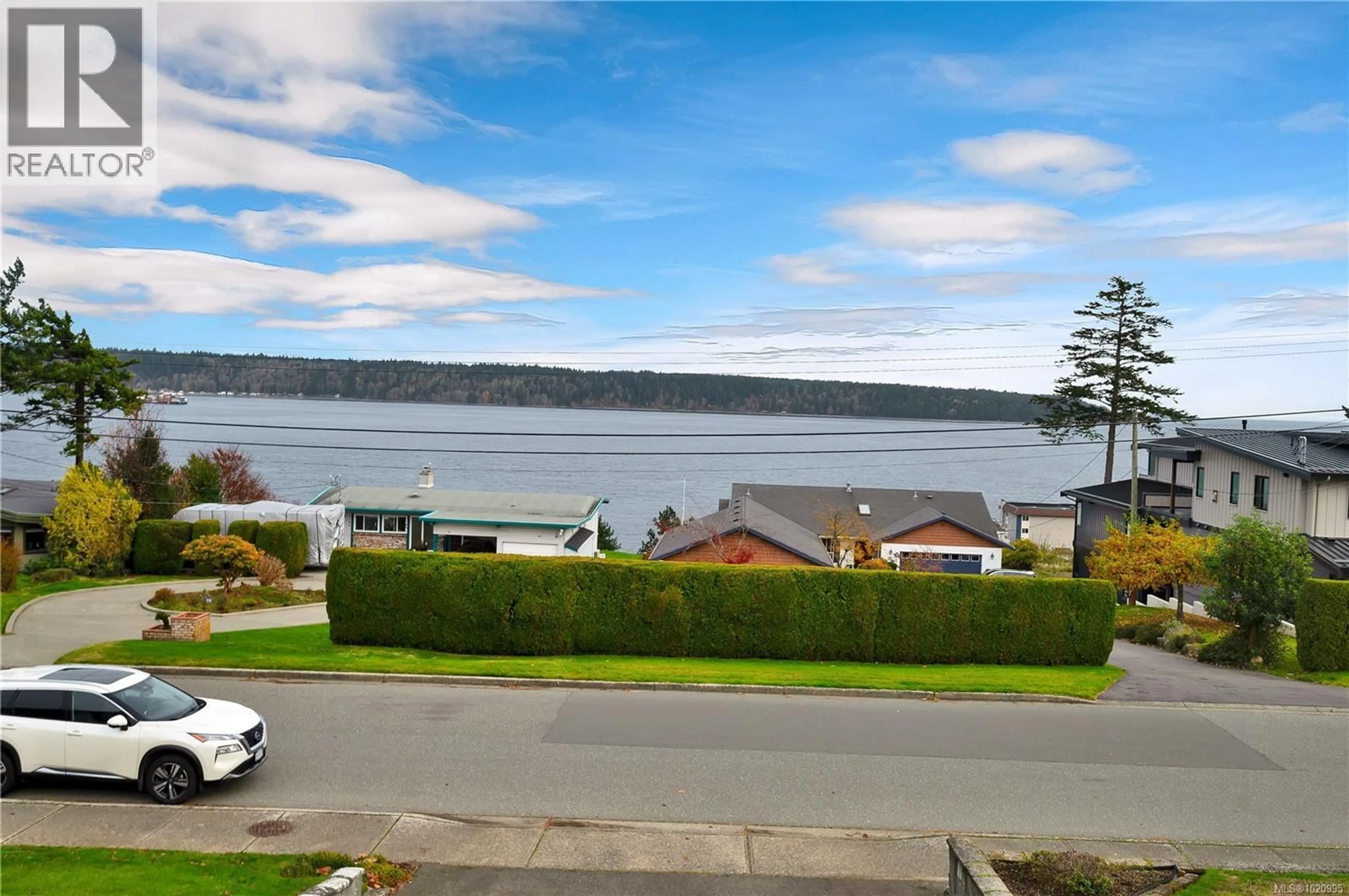 A pic from outside/outdoor area/front of a property/back of a property/a pic from drone, water/lake/river/ocean view for 76 MURPHY STREET SOUTH, Campbell River British Columbia V9W1Y4