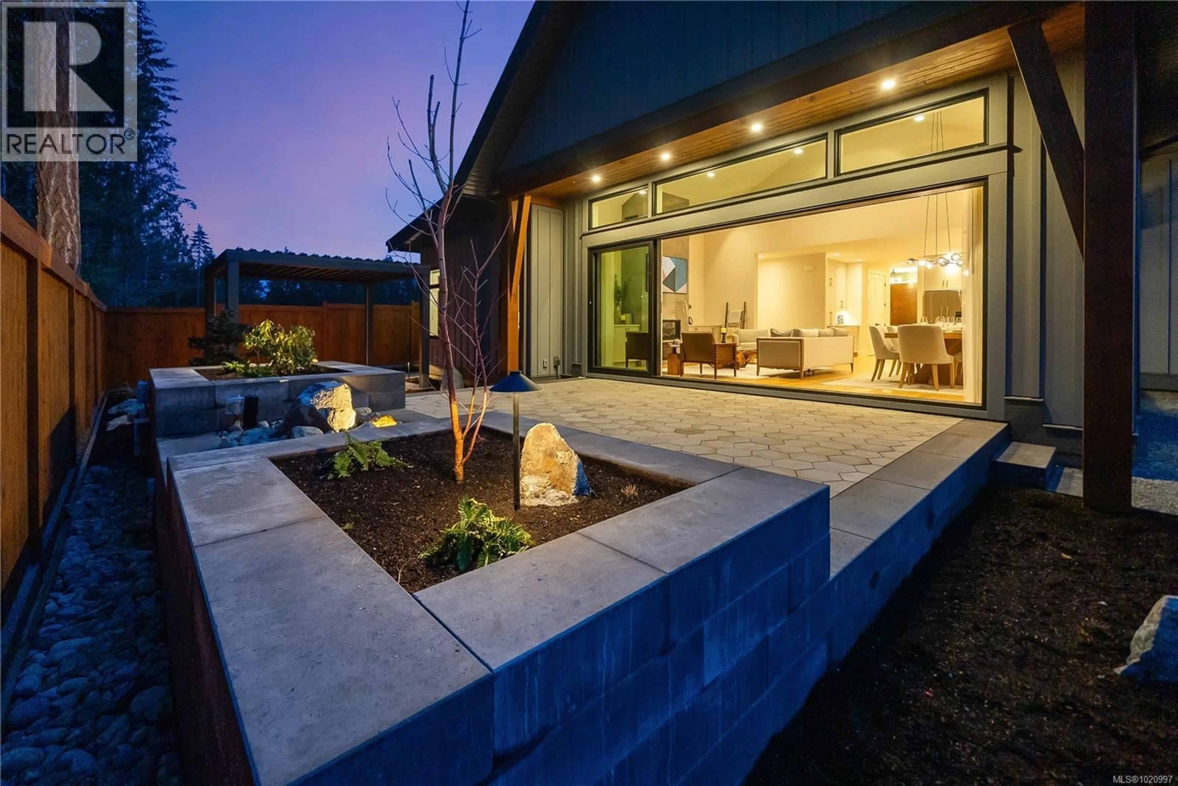 Patio, street for 952 FLAGSTICK ROAD, Qualicum Beach British Columbia V9K0B9