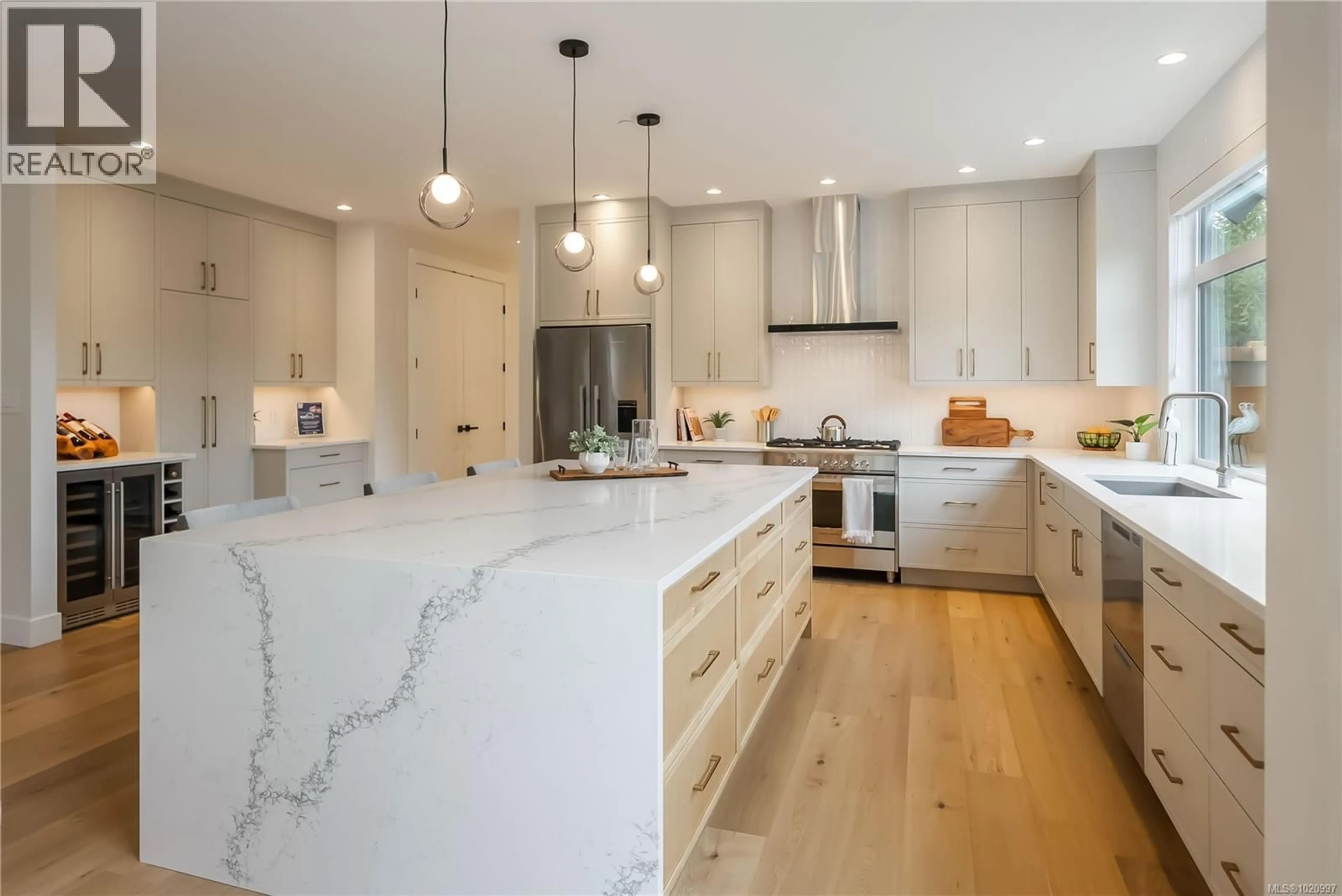 Contemporary kitchen, unknown for 952 FLAGSTICK ROAD, Qualicum Beach British Columbia V9K0B9