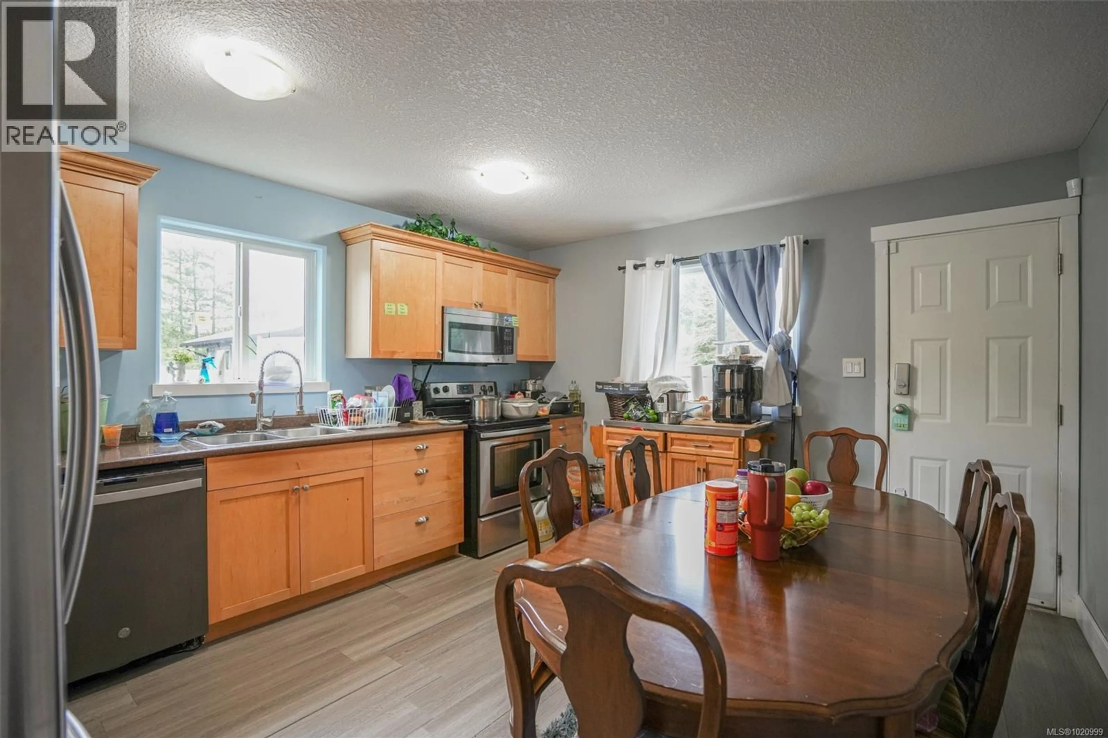 Open concept kitchen, unknown for 2262 ASHLEE ROAD, Nanaimo British Columbia V9R6T5