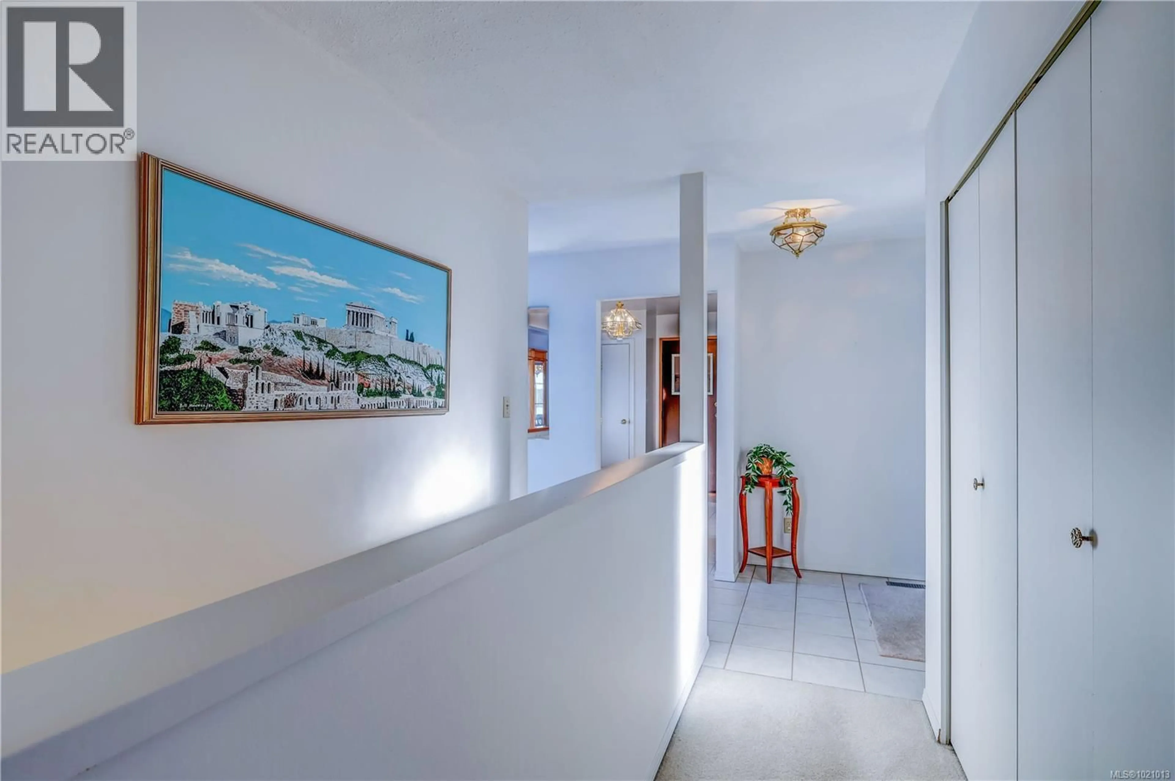 Indoor foyer for 2112 BEACH DRIVE, Port McNeill British Columbia V0N2R0