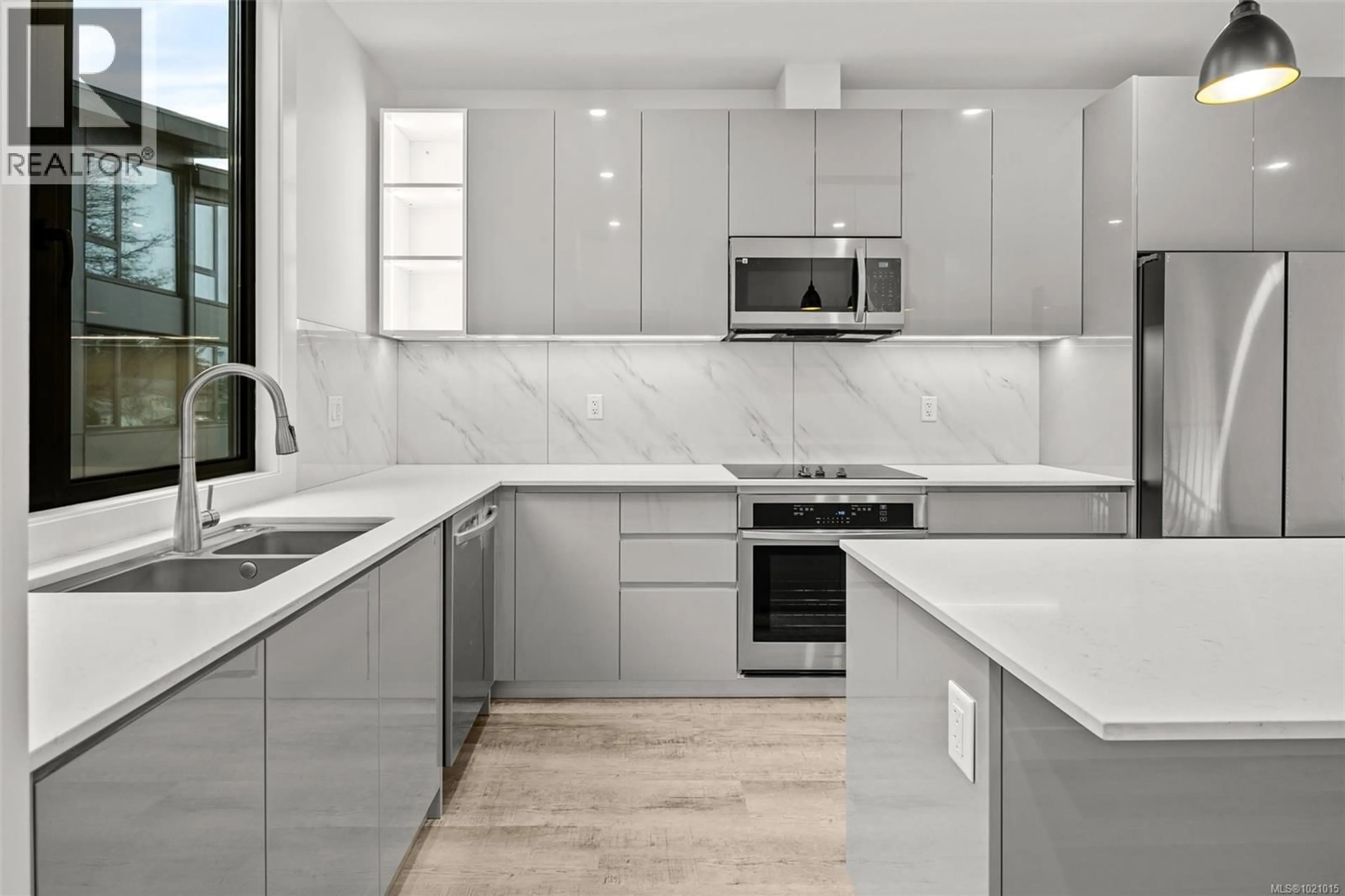 Contemporary kitchen, ceramic/tile floor for 127 - 2841 KNOTTY PINE ROAD, Langford British Columbia V9B3Z2