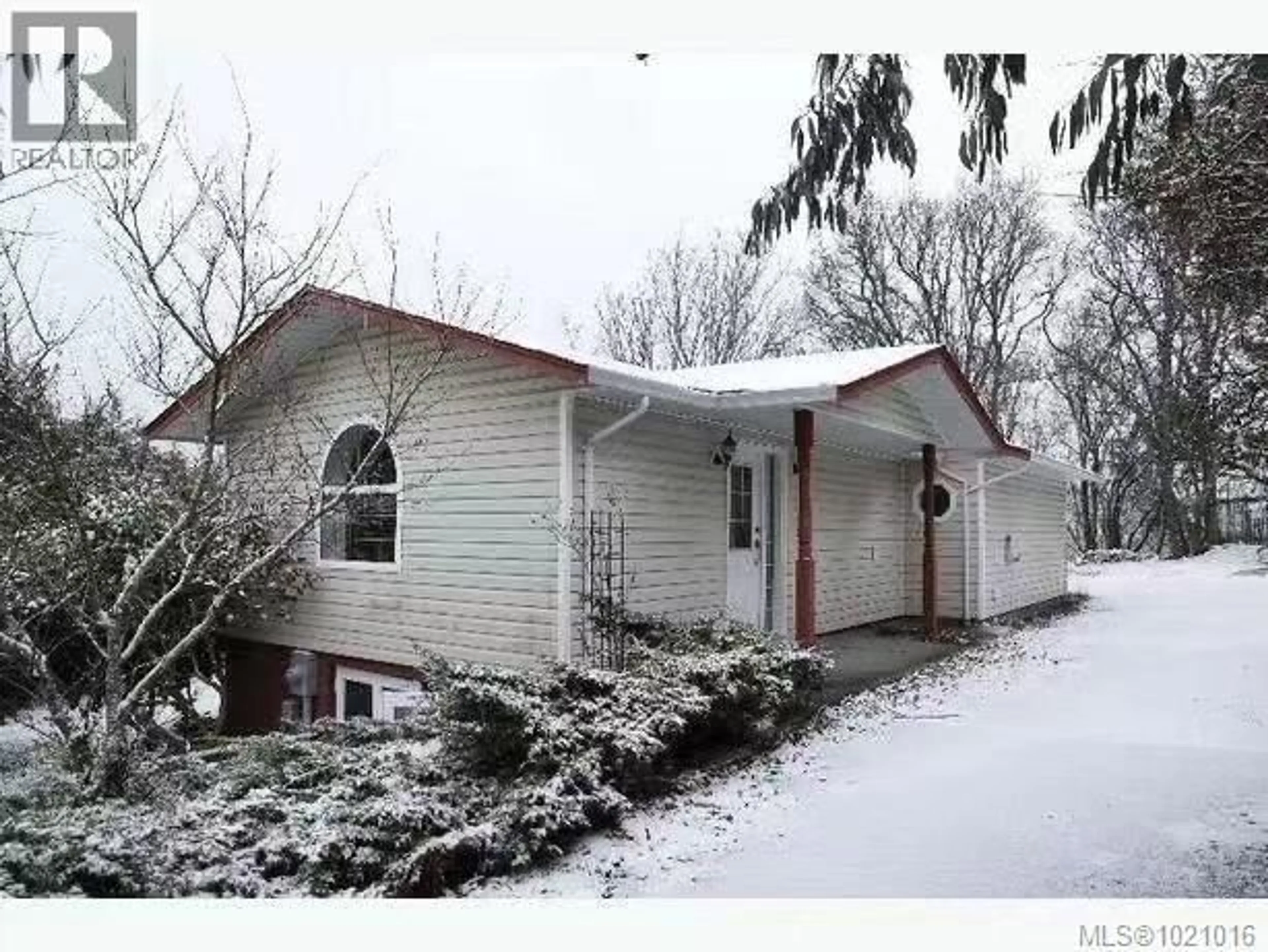 Home with vinyl exterior material, building for 3518 PARANDEH LANE, Colwood British Columbia V9C1X7