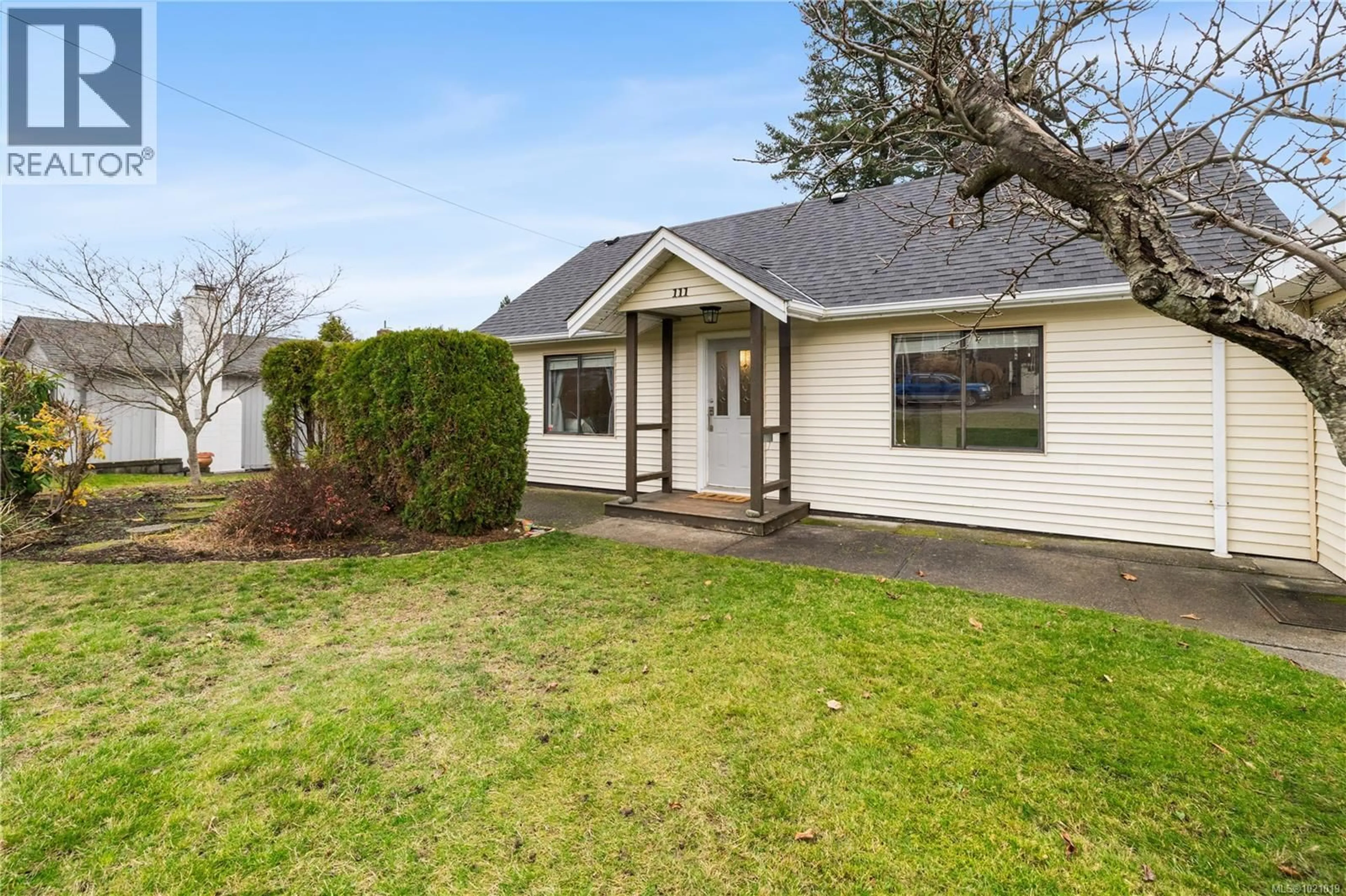 Home with vinyl exterior material, street for 111 THULIN STREET, Campbell River British Columbia V9W2K4