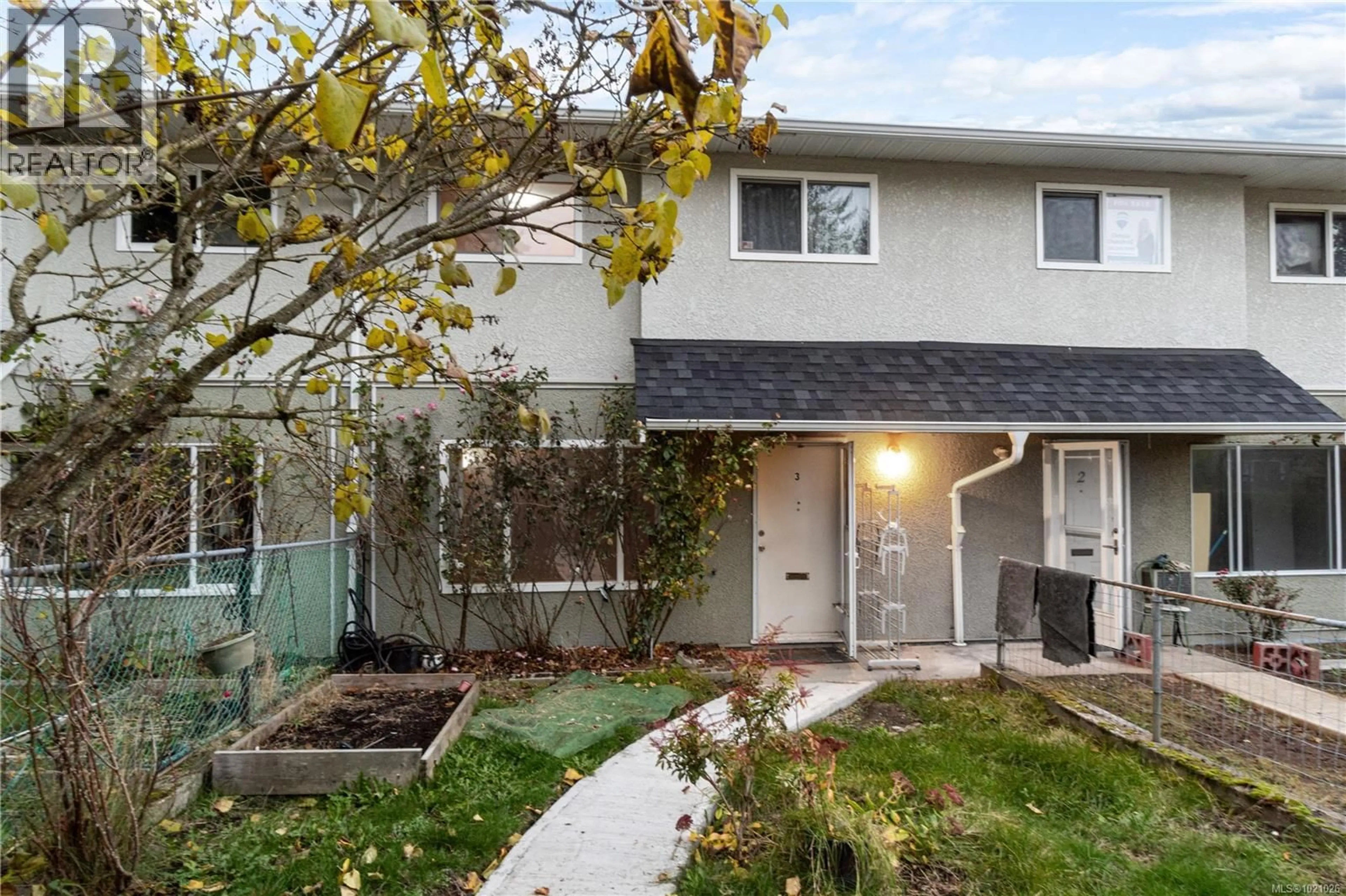 Home with vinyl exterior material, street for #3 - 1656 MEREDITH ROAD, Nanaimo British Columbia V9S2M2