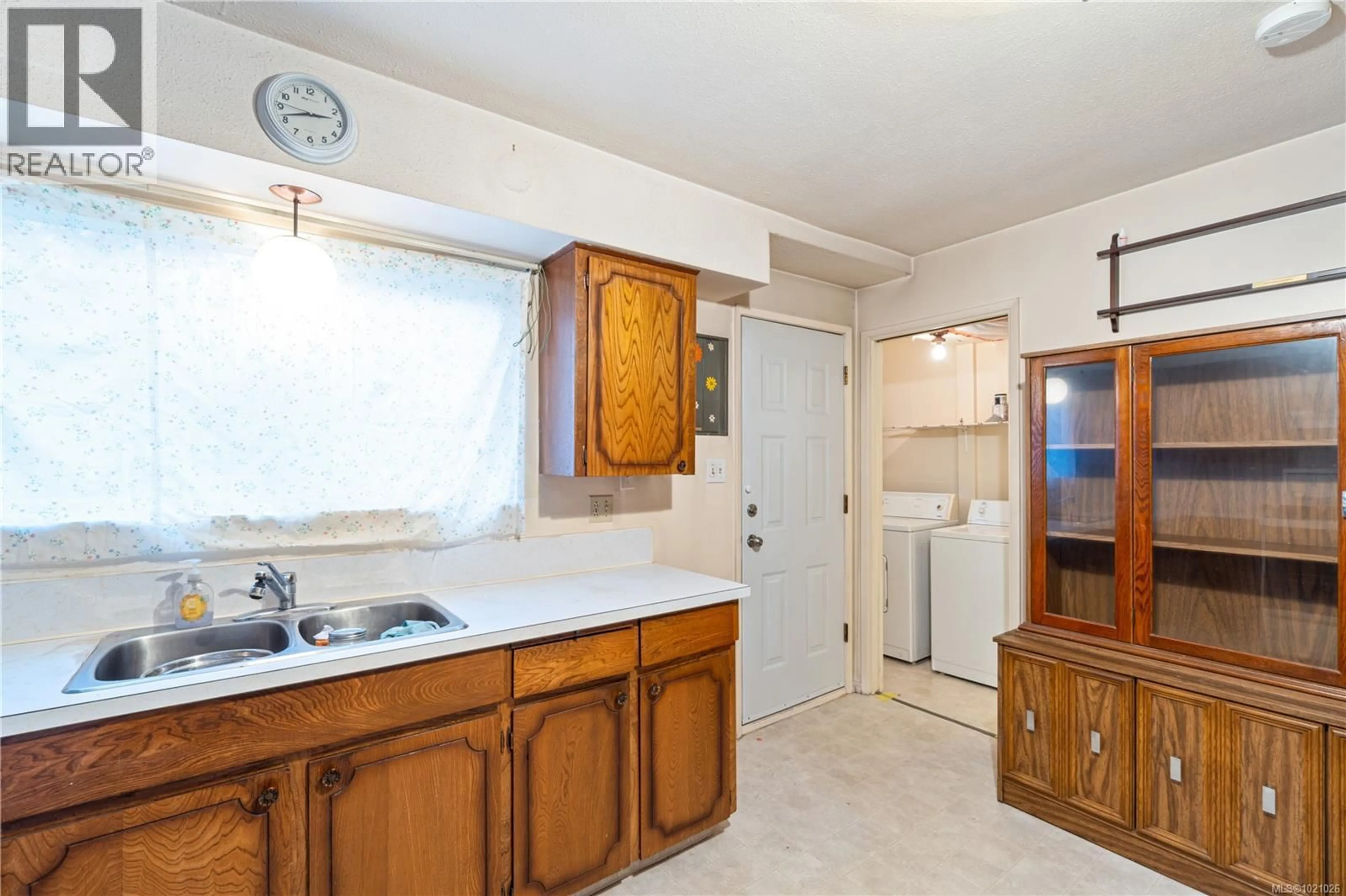 Standard kitchen, ceramic/tile floor for #3 - 1656 MEREDITH ROAD, Nanaimo British Columbia V9S2M2