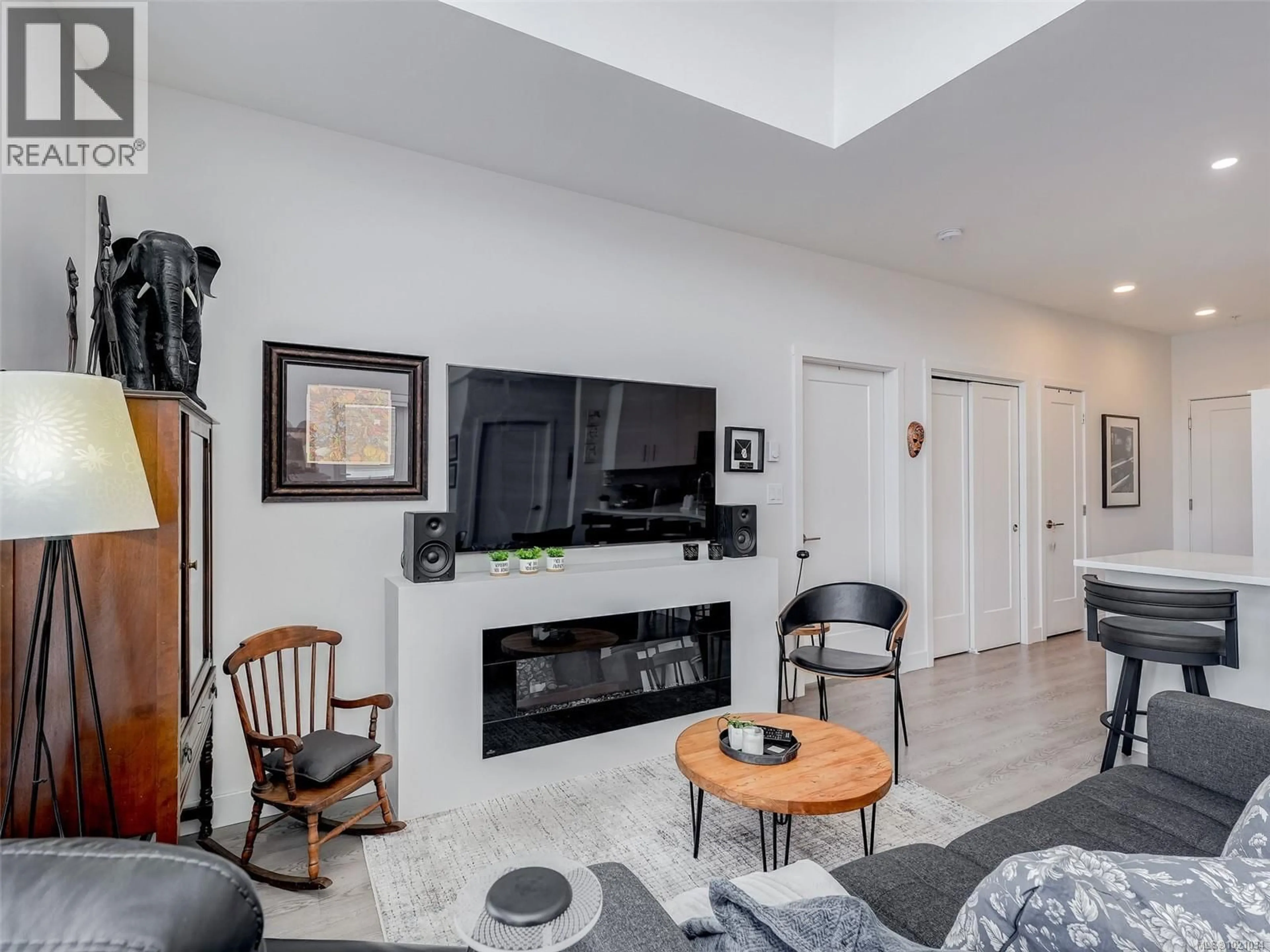 Living room with furniture, unknown for 406 - 707 TREANOR AVENUE, Langford British Columbia V9B0X7