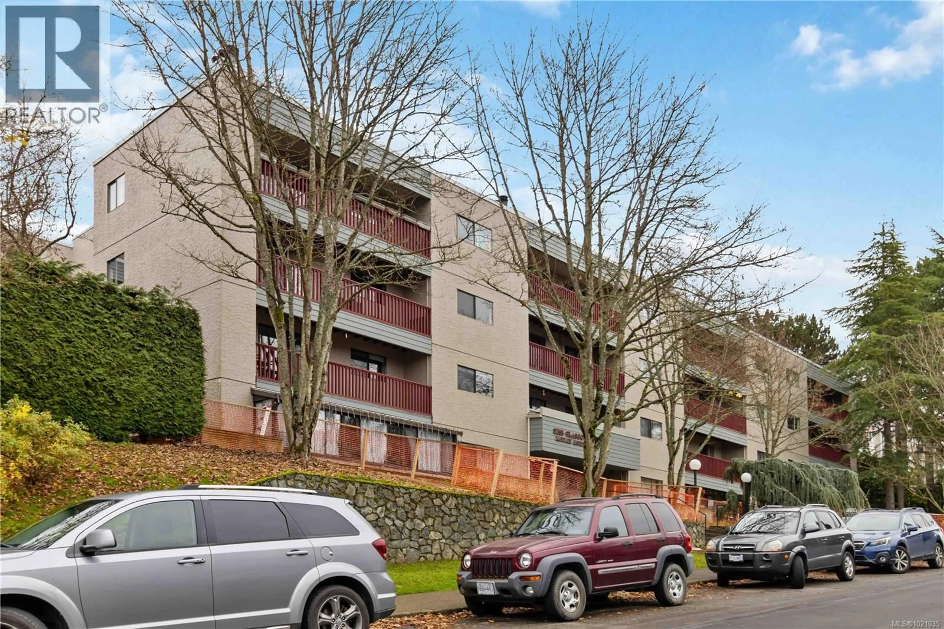 A pic from outside/outdoor area/front of a property/back of a property/a pic from drone, street for 308 - 3255 GLASGOW AVENUE, Saanich British Columbia V8X1E5