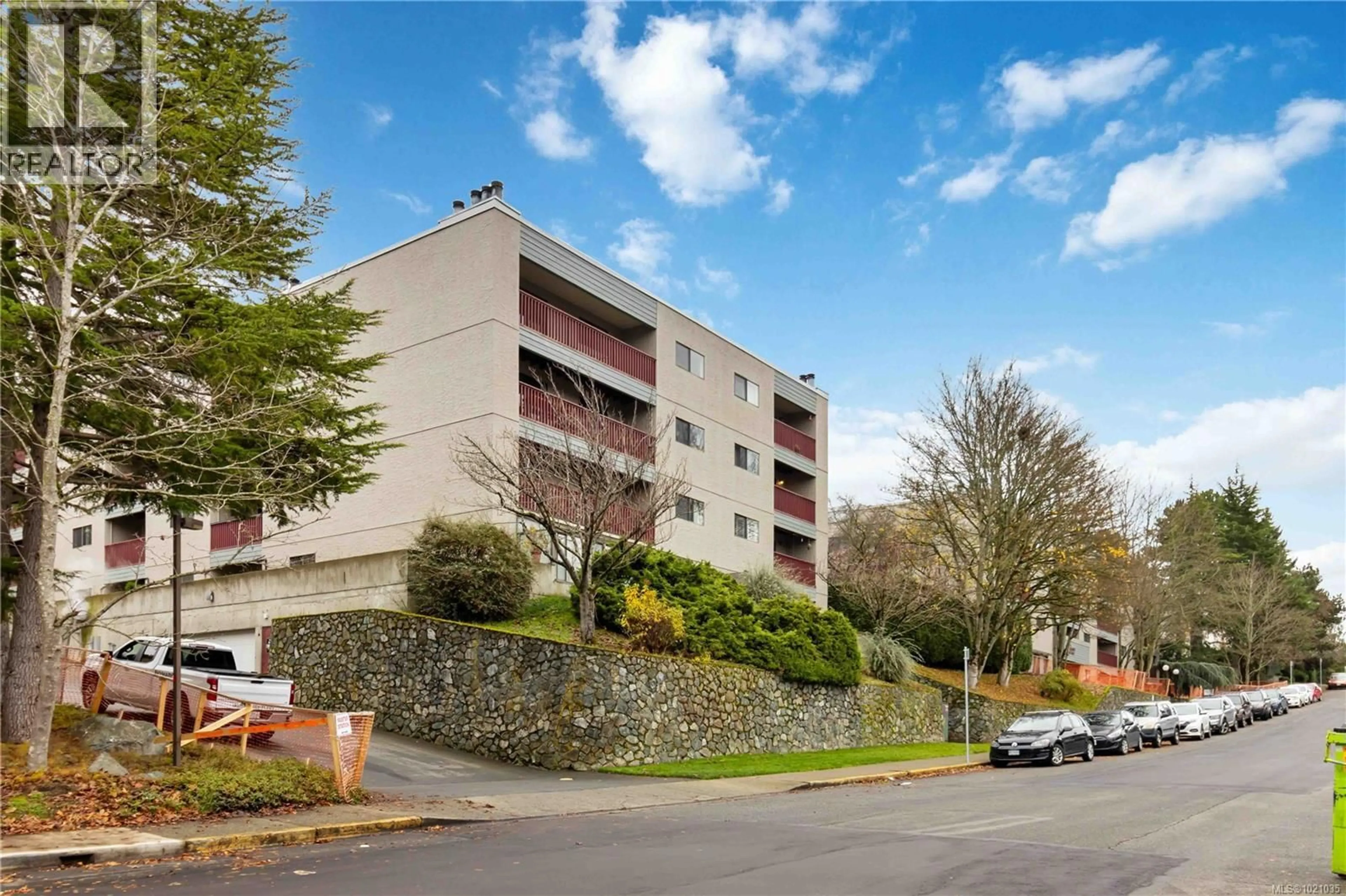 A pic from outside/outdoor area/front of a property/back of a property/a pic from drone, unknown for 308 - 3255 GLASGOW AVENUE, Saanich British Columbia V8X1E5