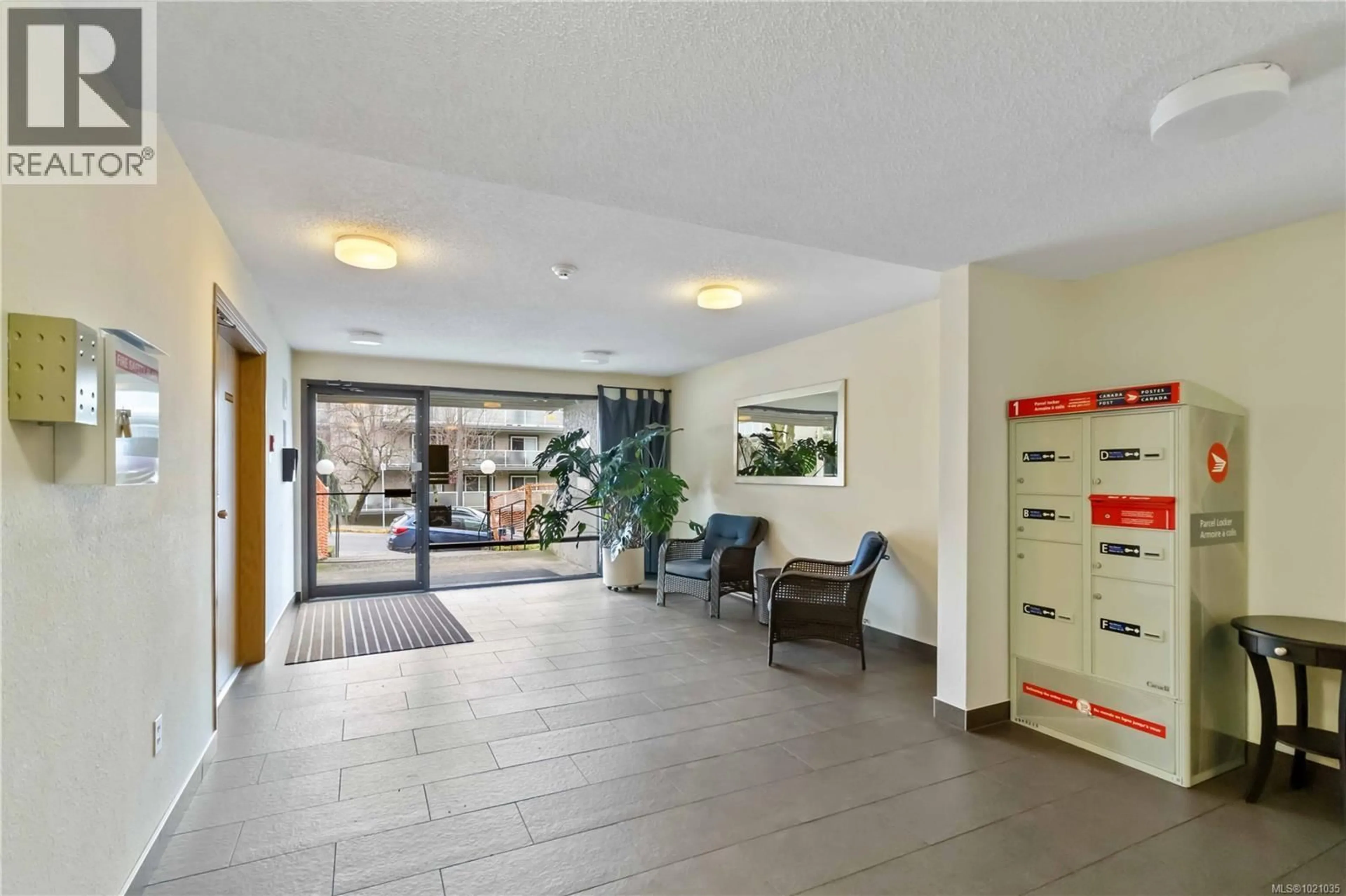 Lobby for 308 - 3255 GLASGOW AVENUE, Saanich British Columbia V8X1E5