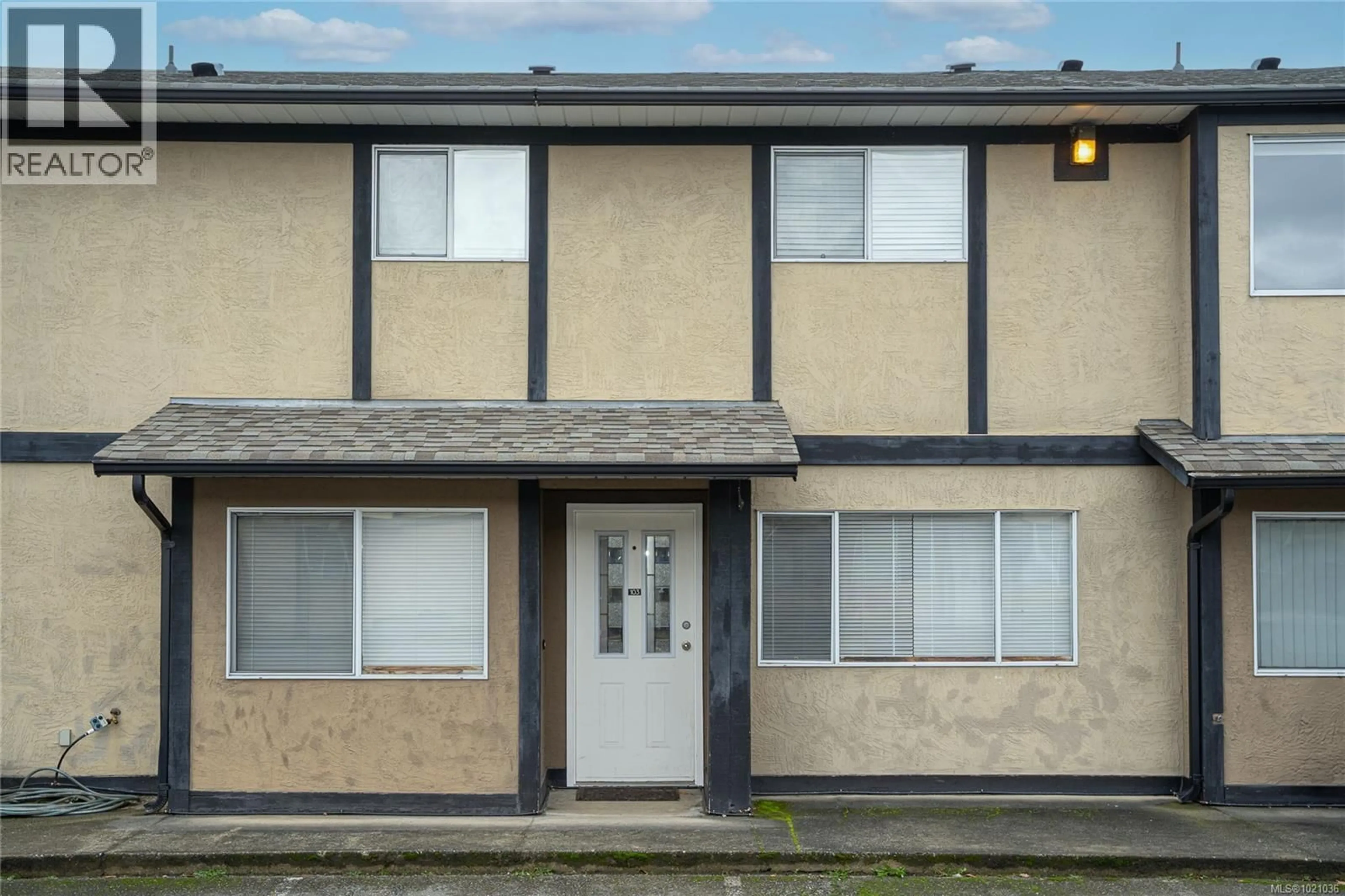 Home with vinyl exterior material, street for 103 - 2525 DINGWALL STREET, Duncan British Columbia V9L2Y8