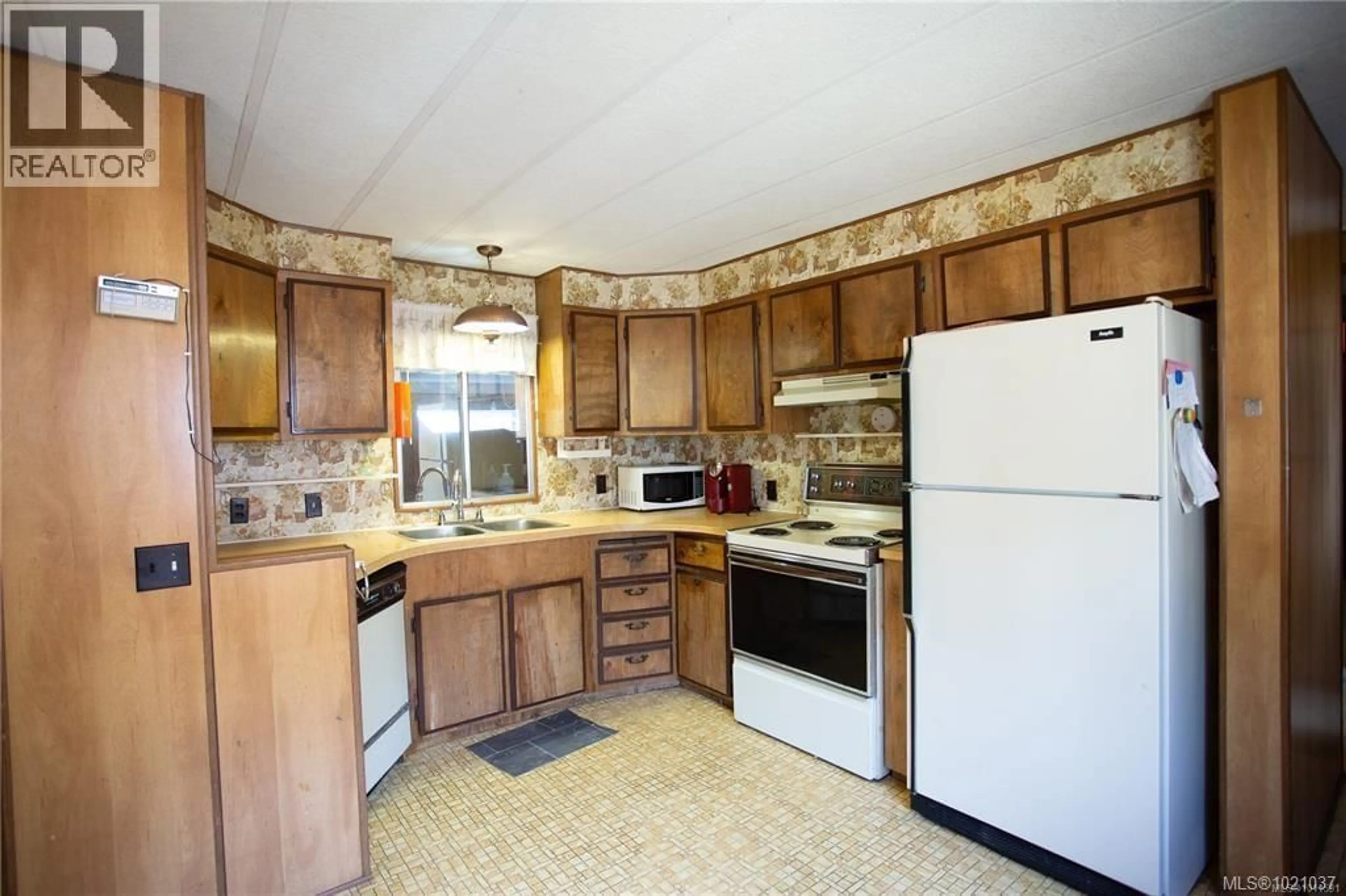 Standard kitchen, ceramic/tile floor for 242 - 2465 APOLLO DRIVE, Nanoose Bay British Columbia V9P9K2