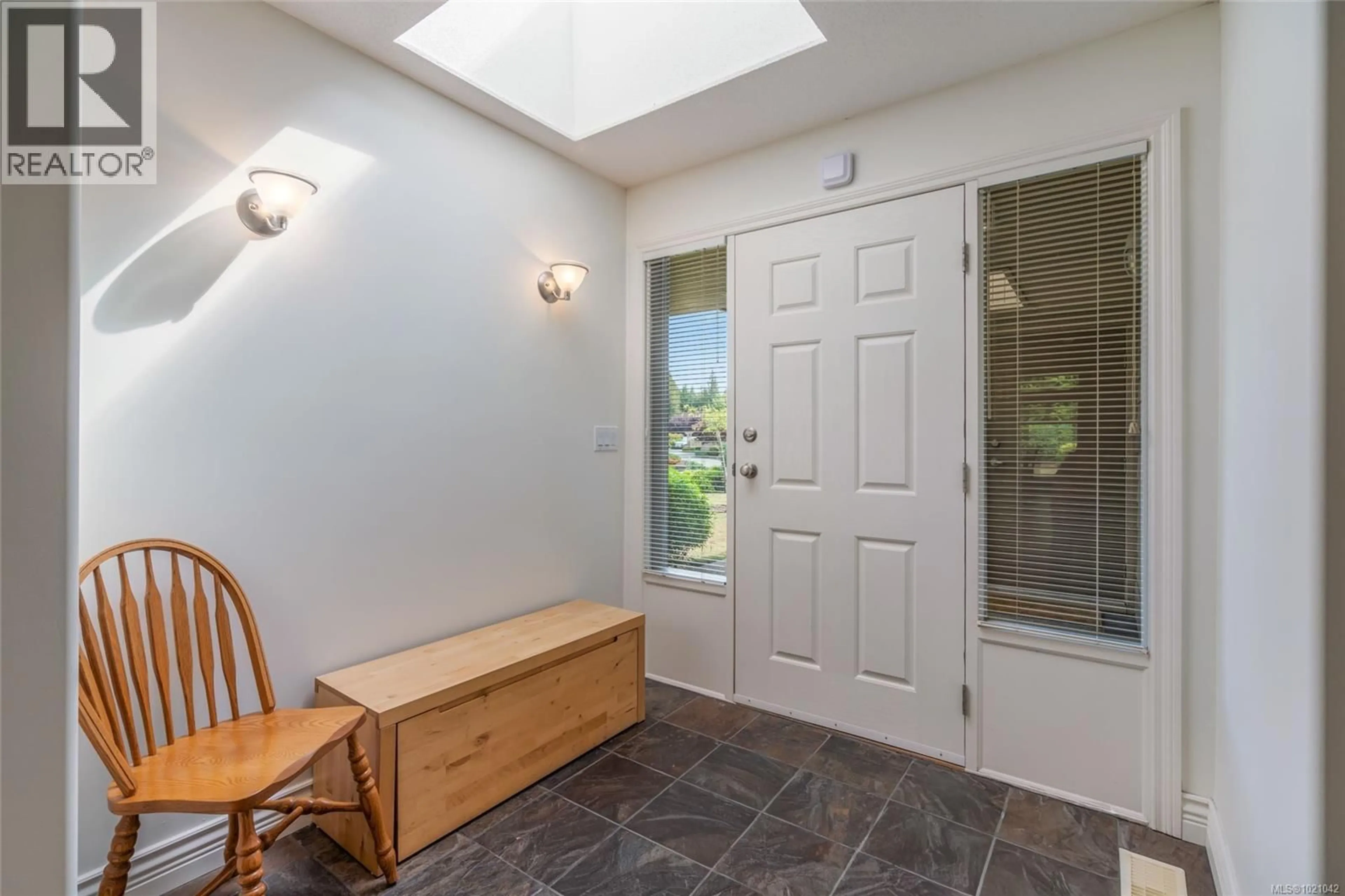 Indoor entryway for 1267 ROBERTON BOULEVARD, French Creek British Columbia V9P2P8