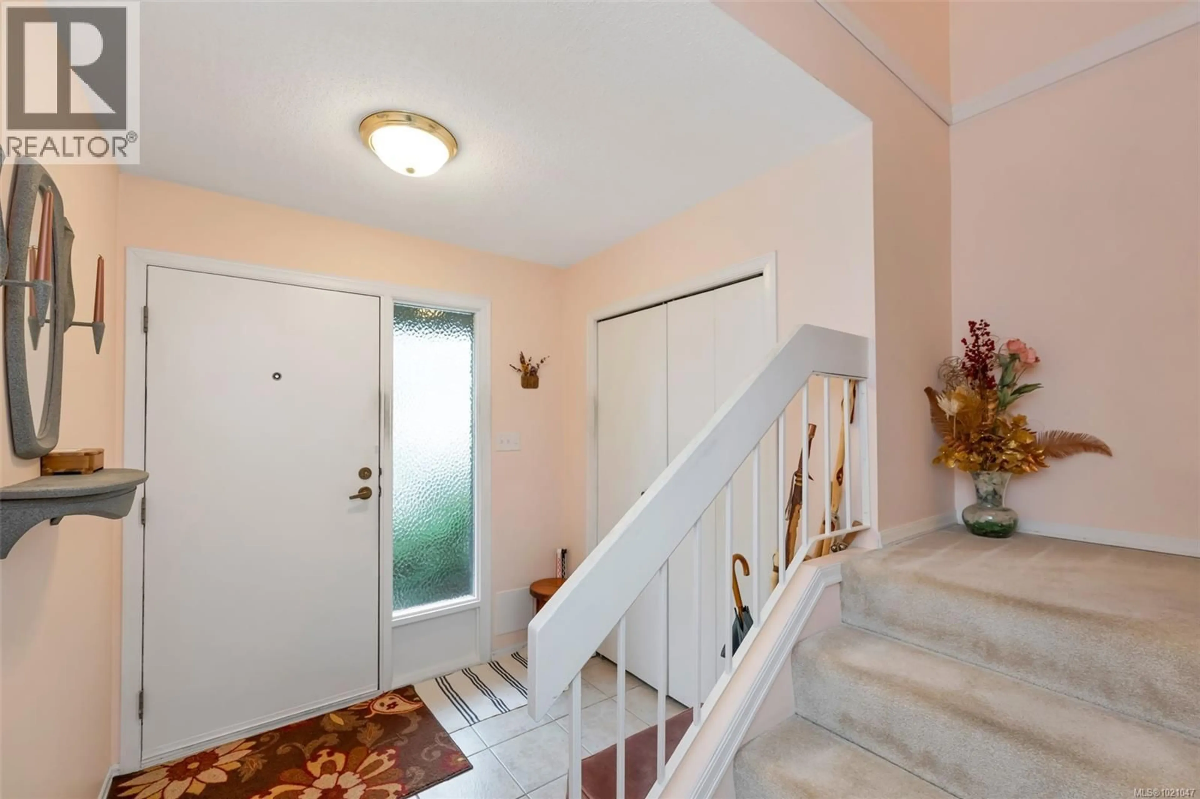 Indoor foyer for 4 - 2020 WHITE BIRCH ROAD, Sidney British Columbia V8L2R1