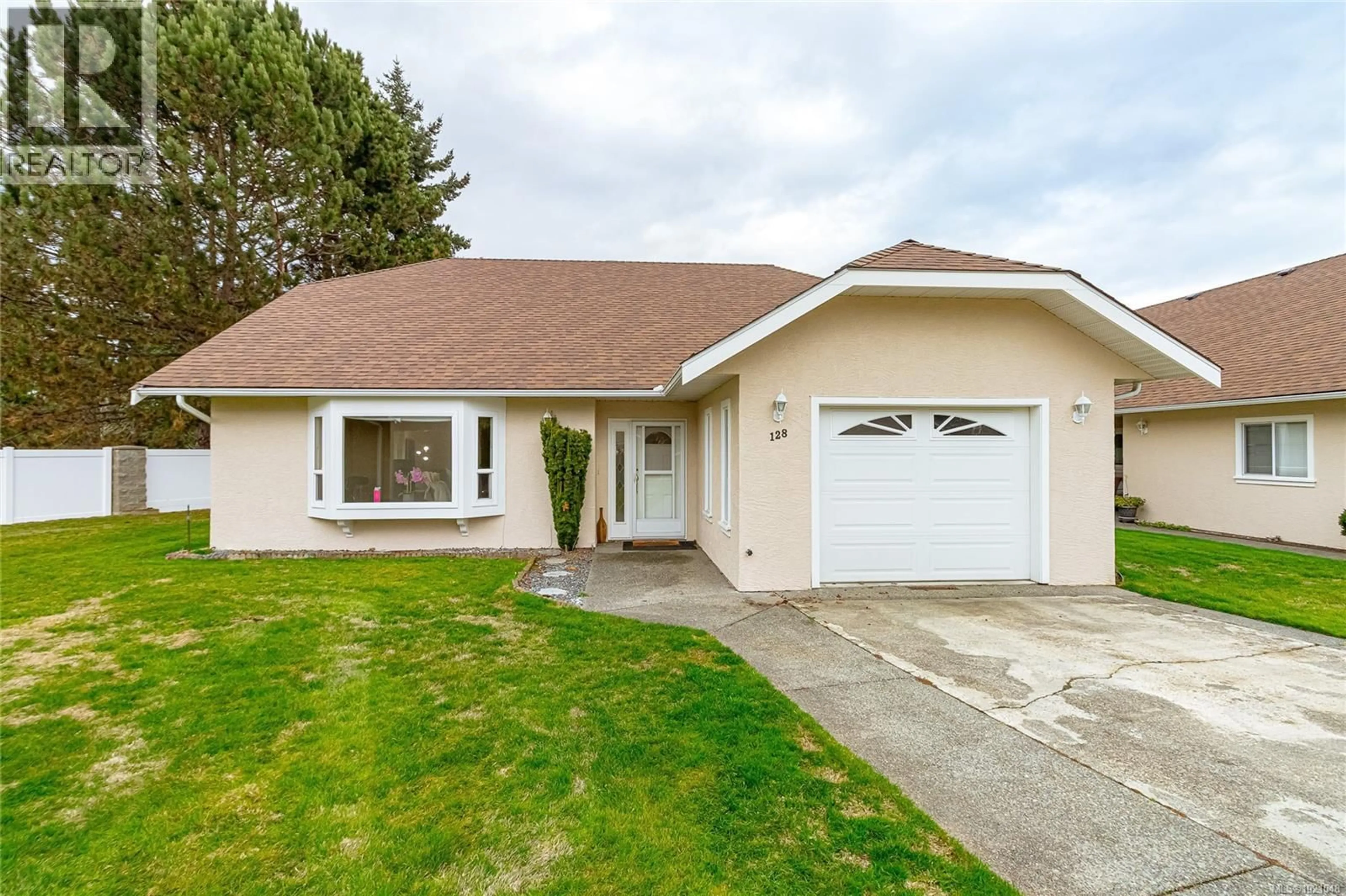 Home with vinyl exterior material, street for 128 - 635 BLENKIN AVENUE, Parksville British Columbia V9P2K7