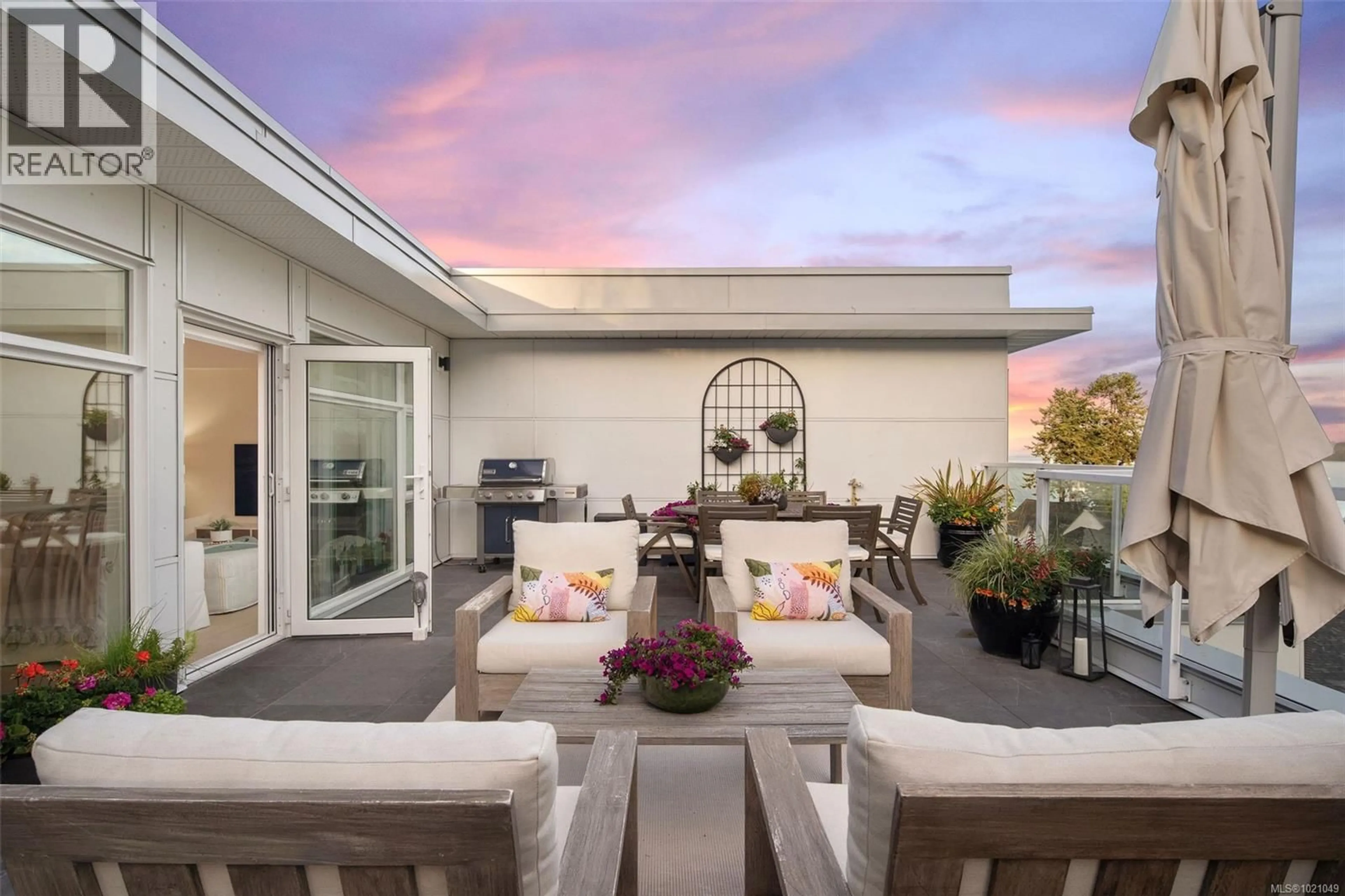 Patio, mountain view for 405 - 5118 CORDOVA BAY ROAD, Saanich British Columbia V8Y2K5