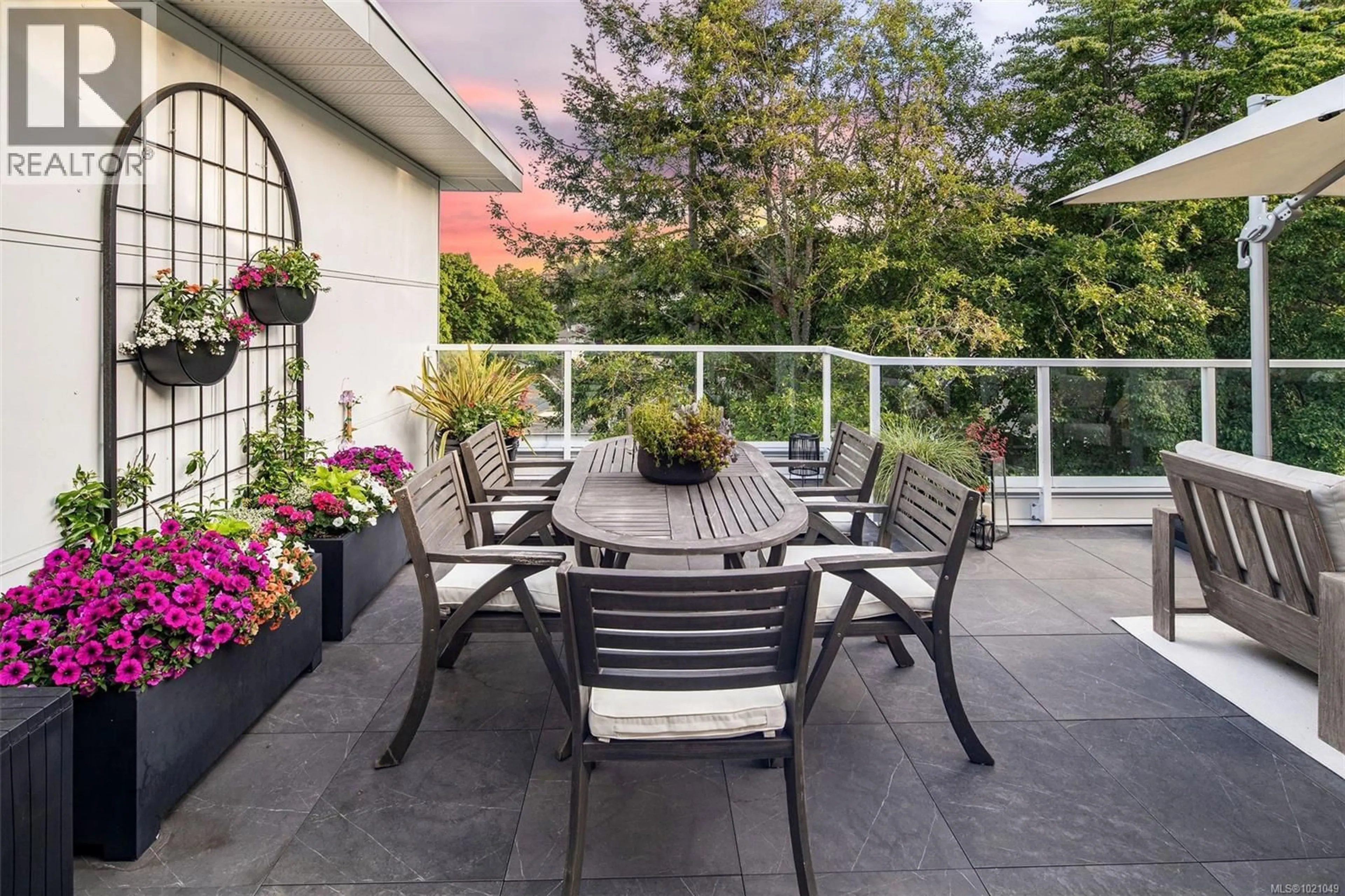 Patio, street for 405 - 5118 CORDOVA BAY ROAD, Saanich British Columbia V8Y2K5