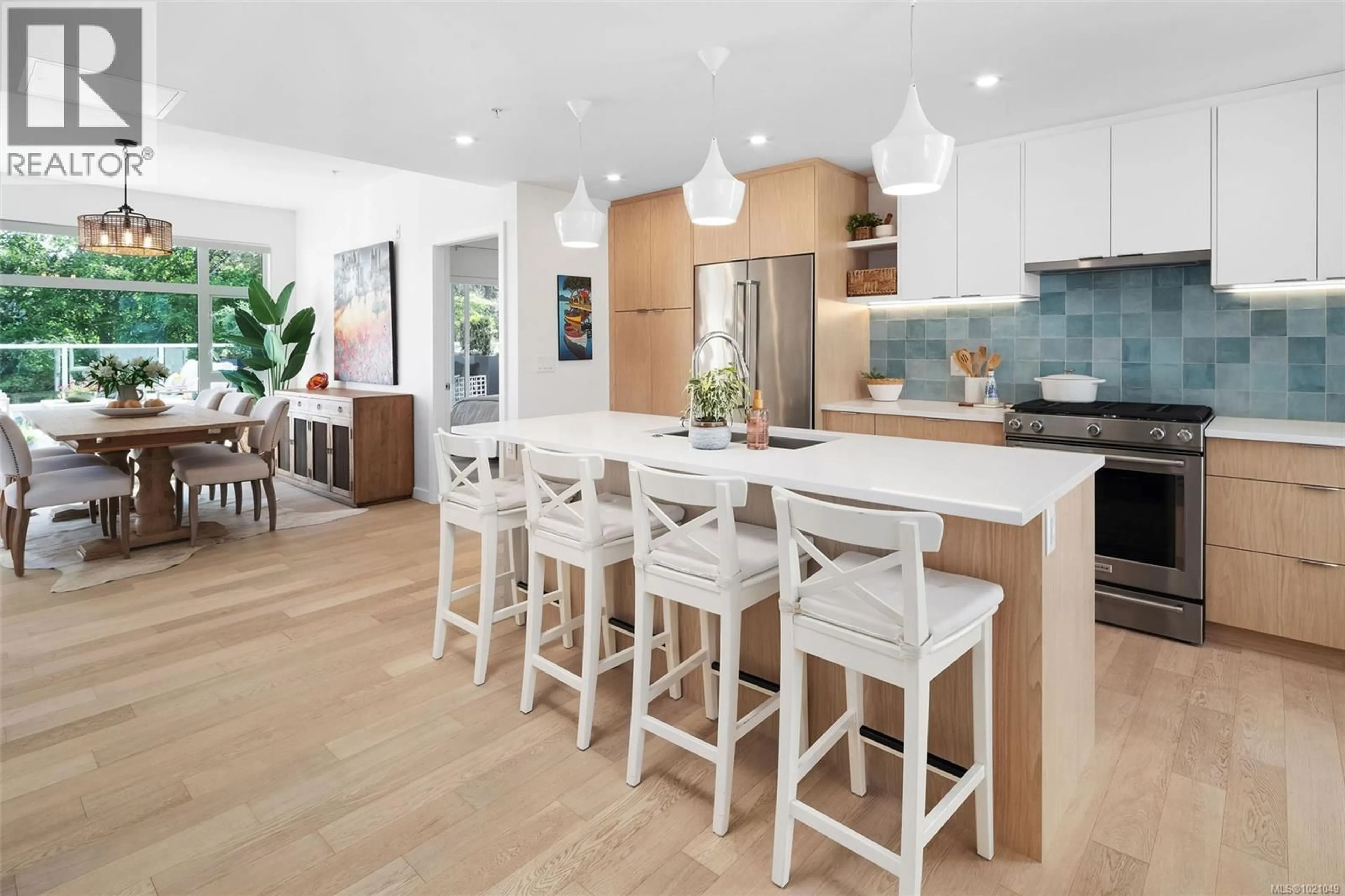 Open concept kitchen, unknown for 405 - 5118 CORDOVA BAY ROAD, Saanich British Columbia V8Y2K5