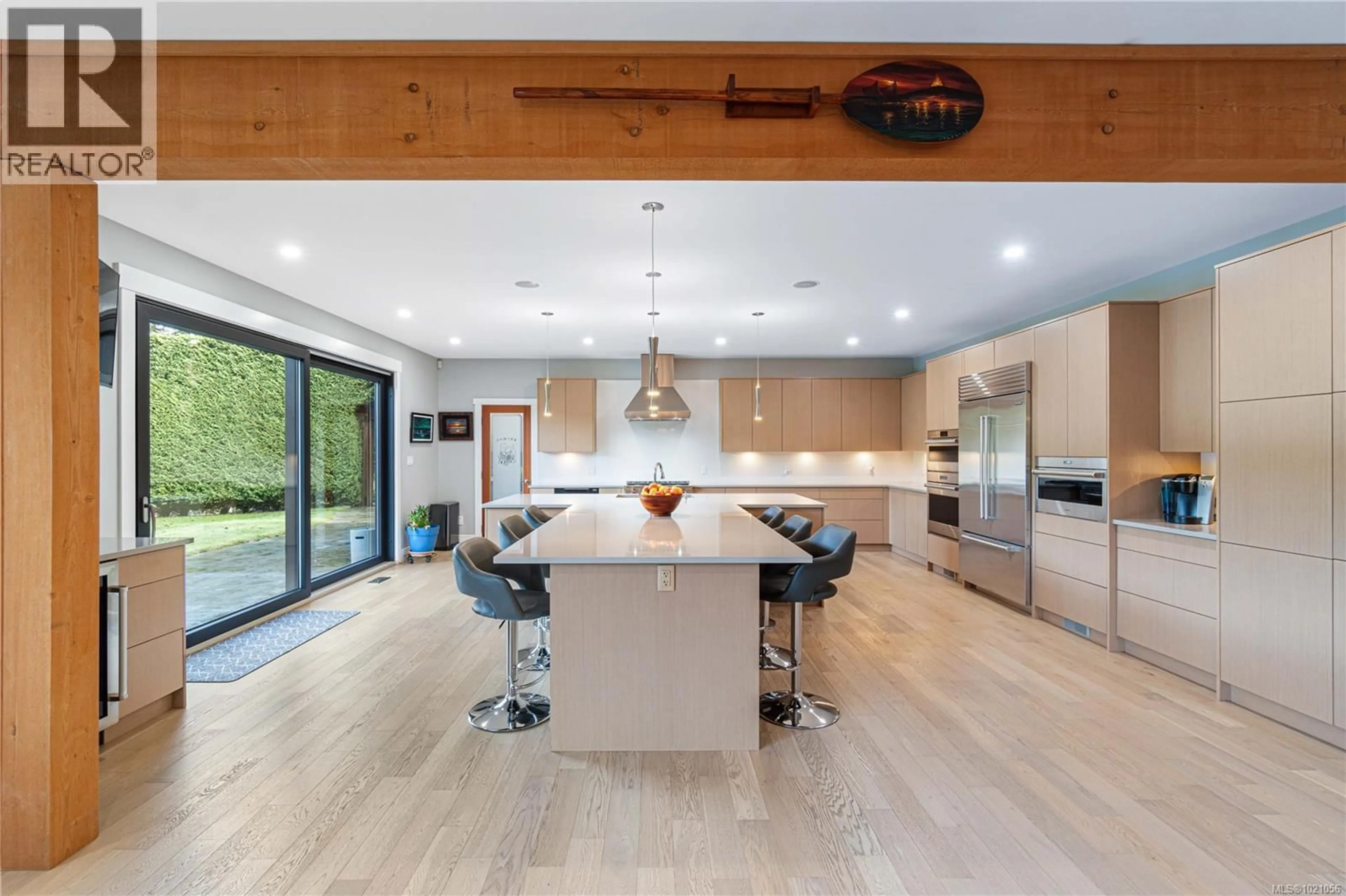 Contemporary kitchen, wood/laminate floor for 915 RIVERS EDGE DRIVE, Nanoose Bay British Columbia V9P9L6