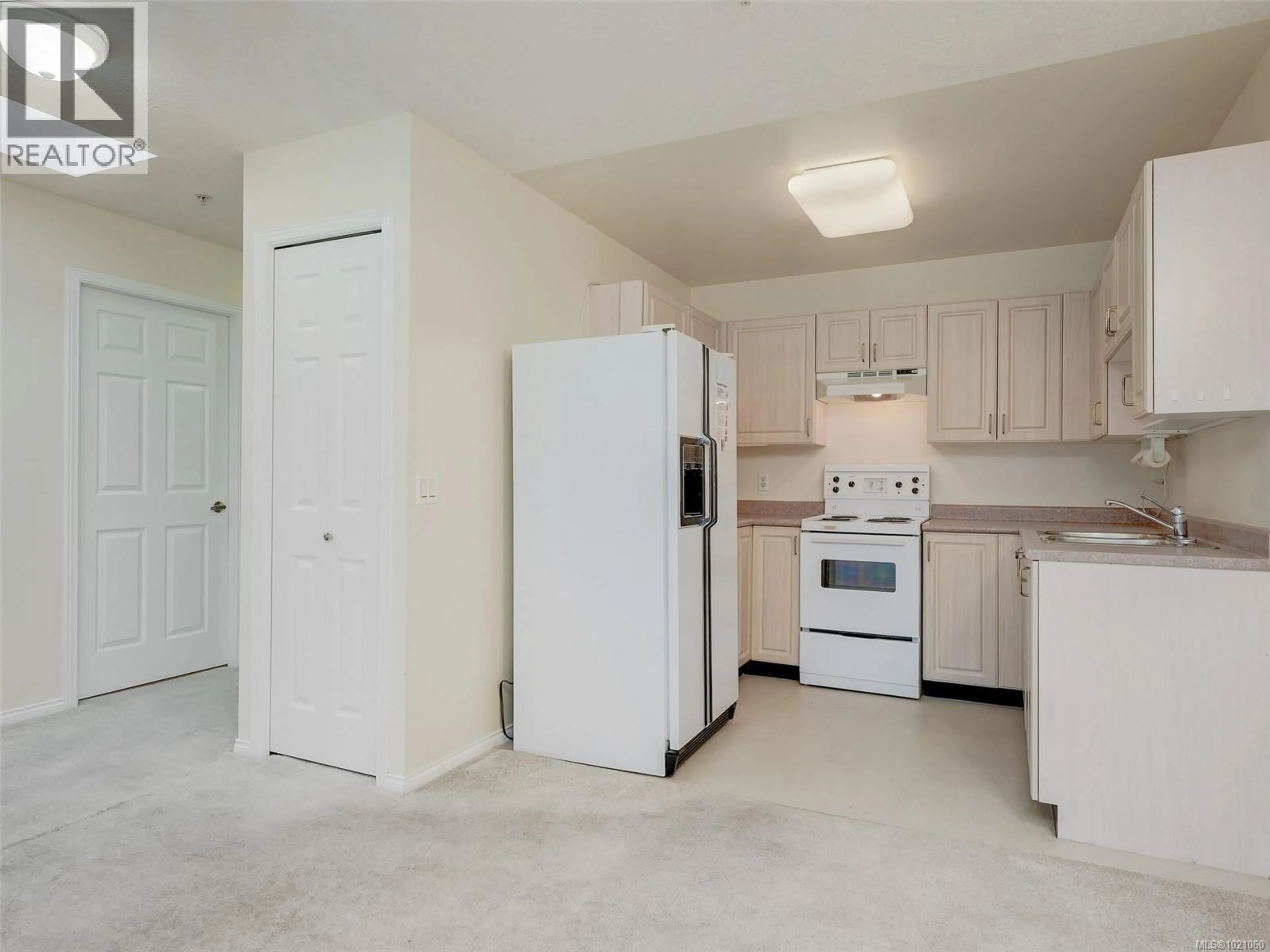 Standard kitchen, ceramic/tile floor for 310 - 1485 GARNET ROAD, Saanich British Columbia V8P5T5