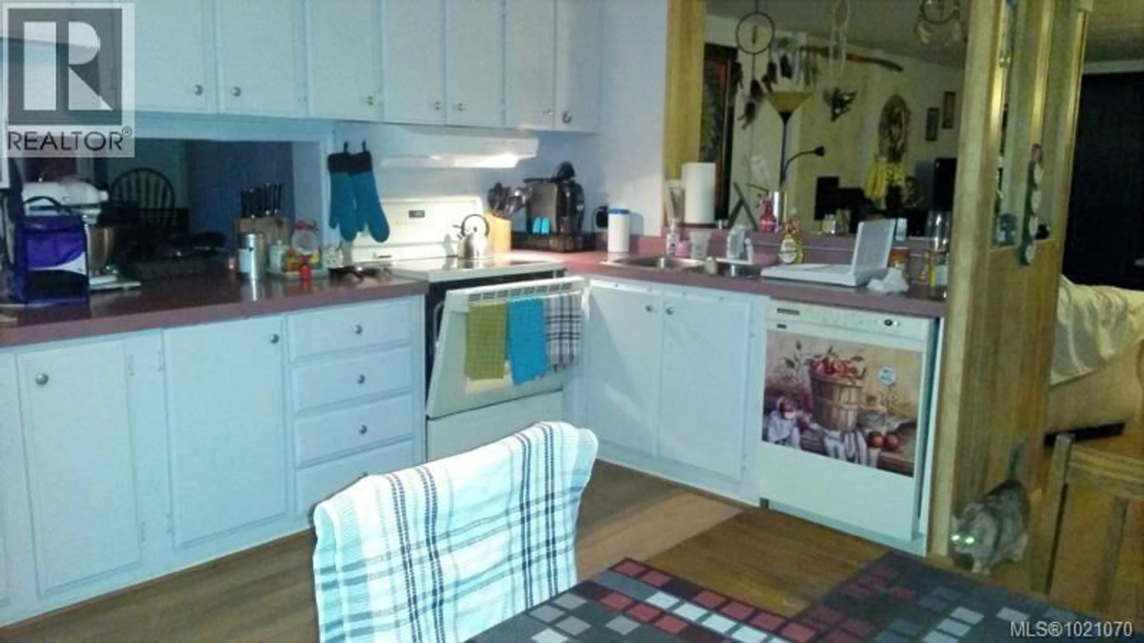 Standard kitchen, unknown for 4 - 1572 SEABIRD ROAD, Cassidy British Columbia V9G1L3