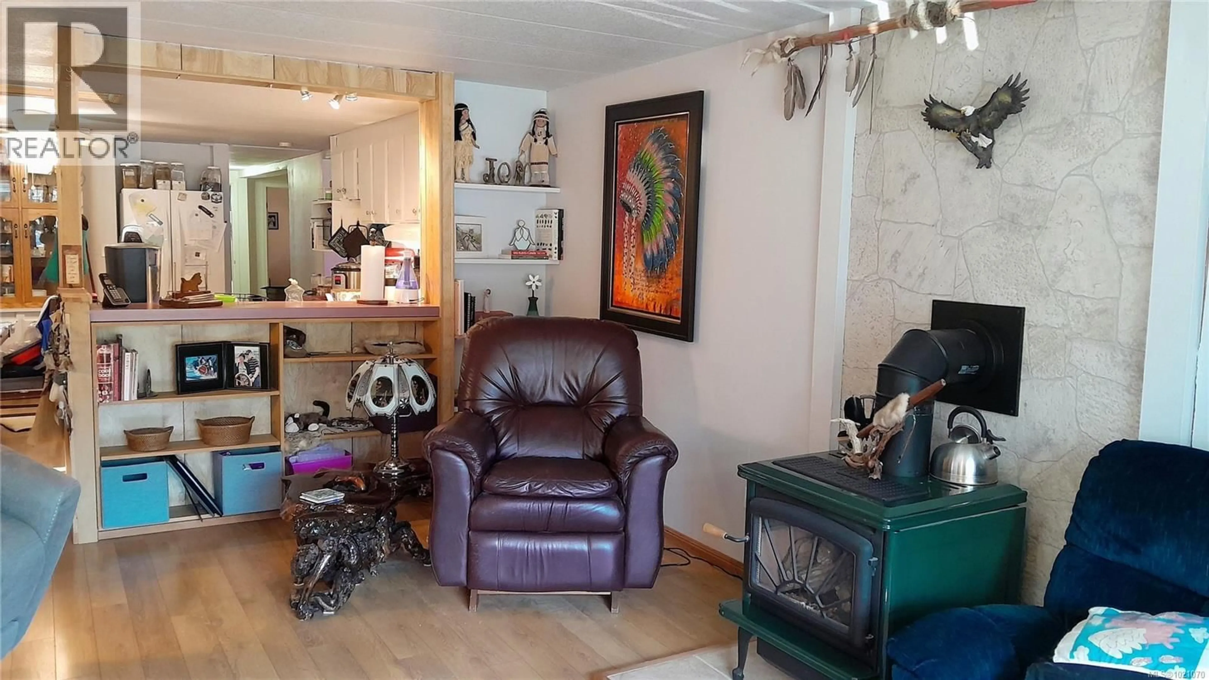 Living room with furniture, wood/laminate floor for 4 - 1572 SEABIRD ROAD, Cassidy British Columbia V9G1L3