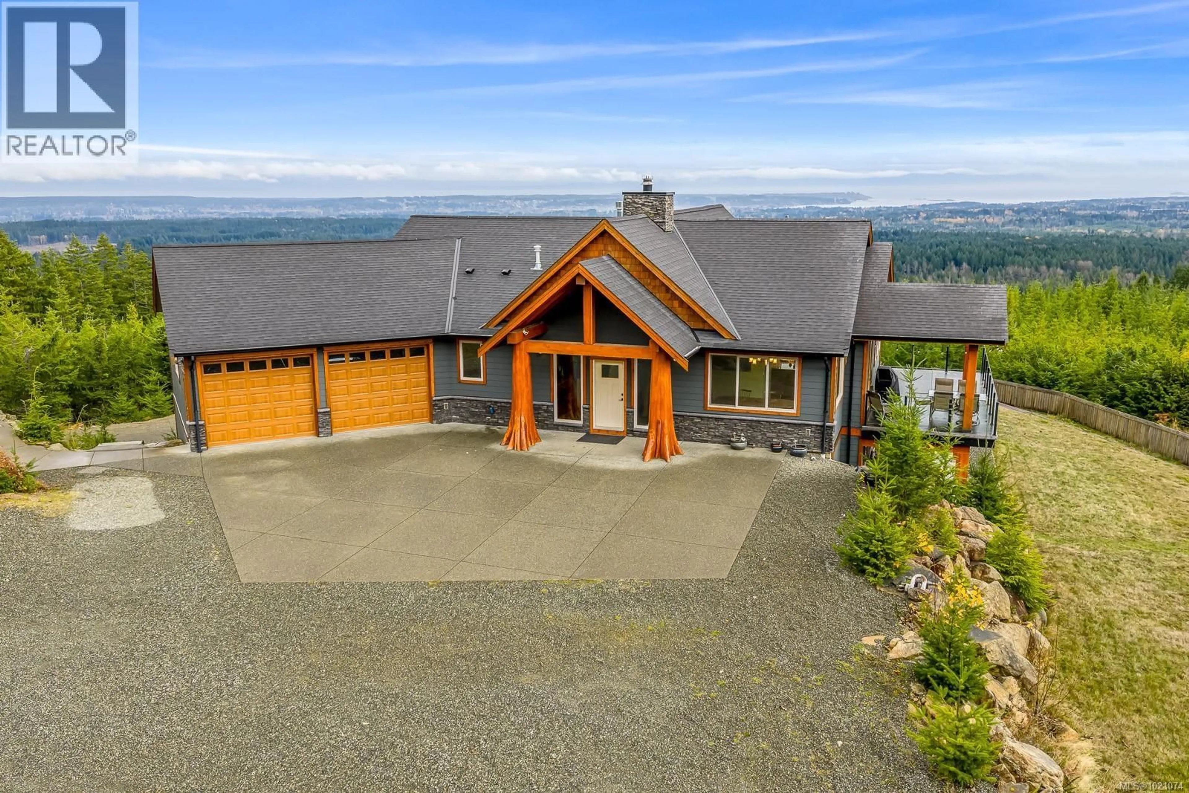 A pic from outside/outdoor area/front of a property/back of a property/a pic from drone, water/lake/river/ocean view for 4777 MYSTIC COVE, Courtenay British Columbia V9J1L3