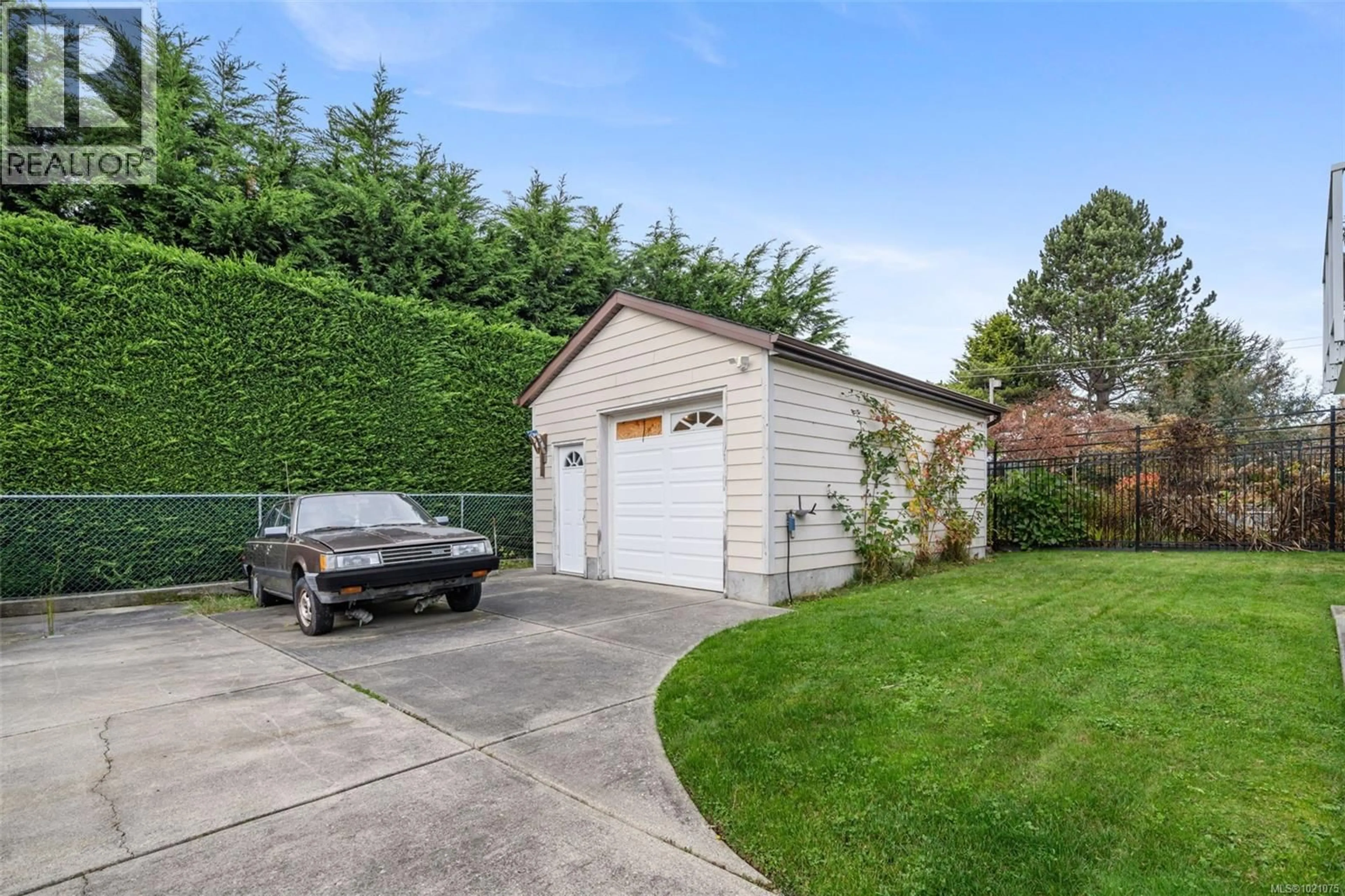 Indoor garage for 474 STURDEE STREET, Esquimalt British Columbia V9A6R1
