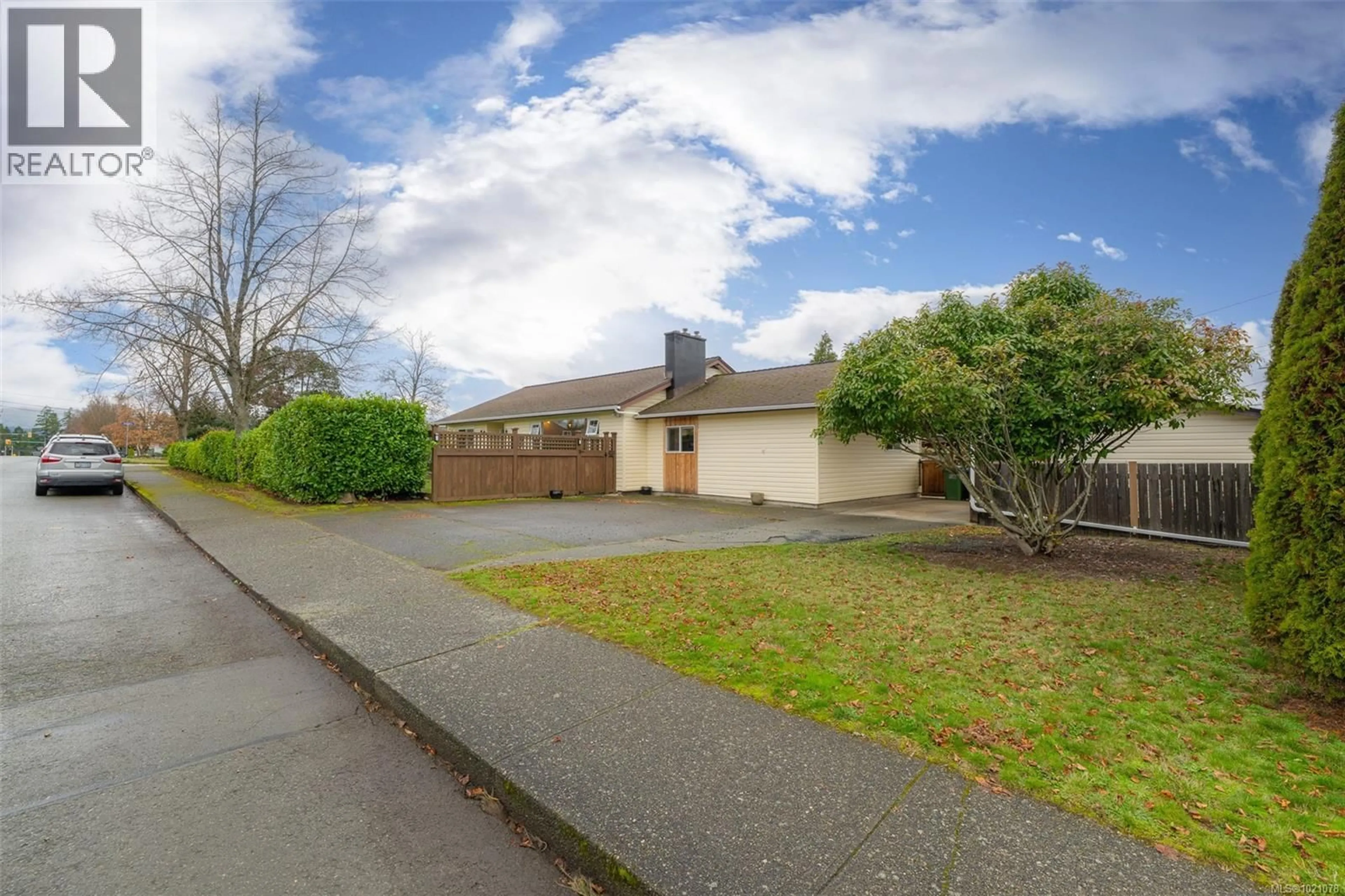A pic from outside/outdoor area/front of a property/back of a property/a pic from drone, street for 5008 TEBO AVENUE, Port Alberni British Columbia V9Y6X9