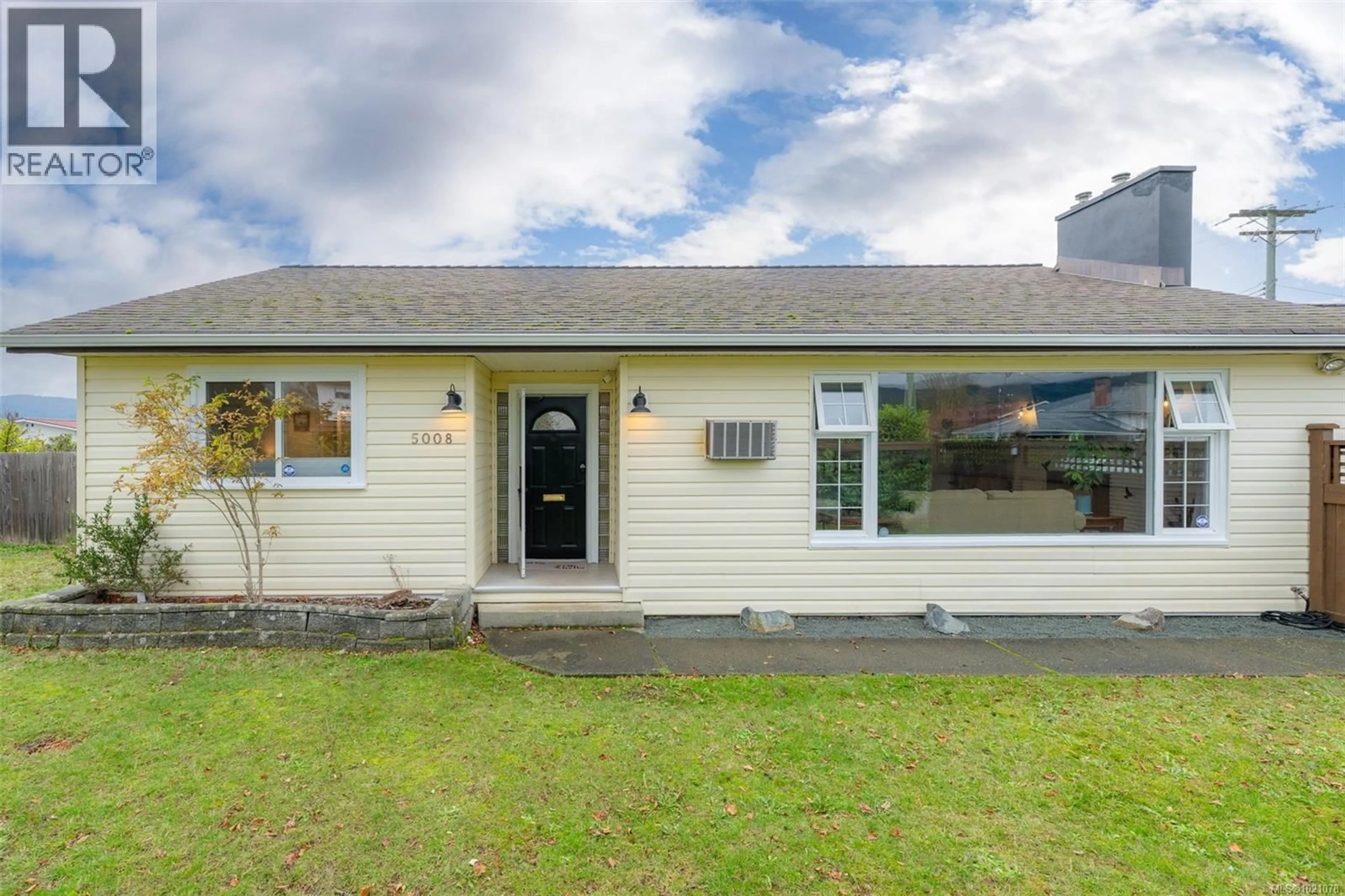 Home with vinyl exterior material, street for 5008 TEBO AVENUE, Port Alberni British Columbia V9Y6X9