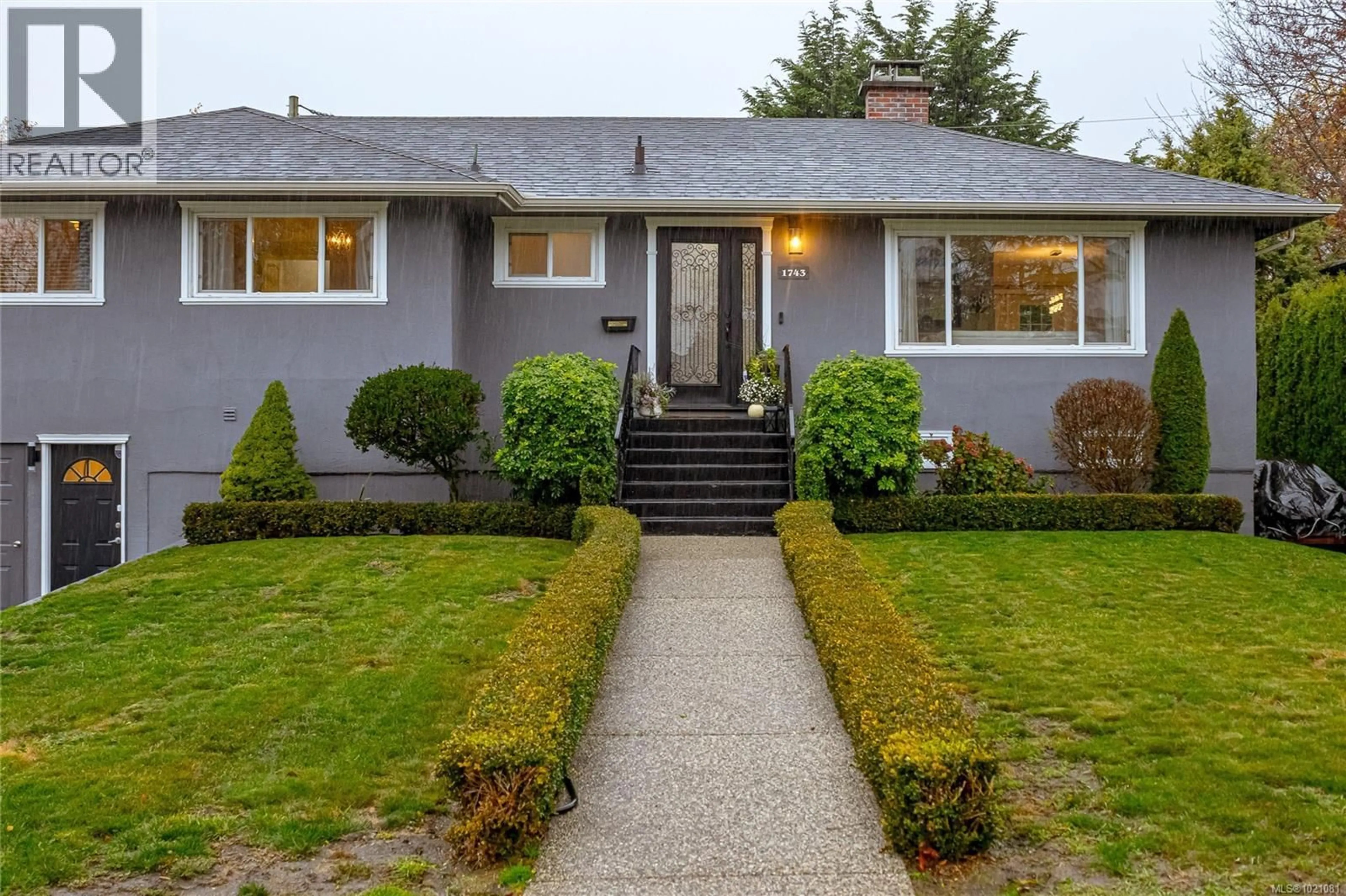 Home with vinyl exterior material, street for 1743 TOWNLEY STREET, Saanich British Columbia V8R3A6