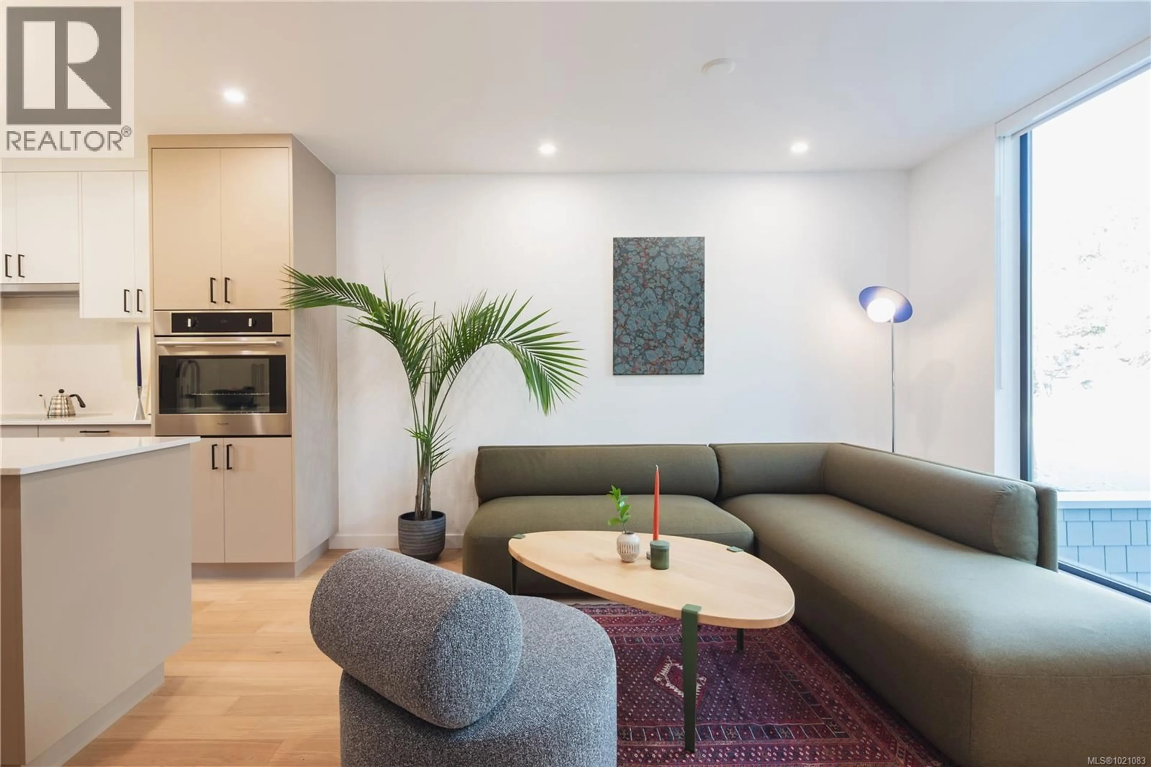 Living room with furniture, unknown for 7 - 907 REDFERN STREET, Victoria British Columbia V8S4G6