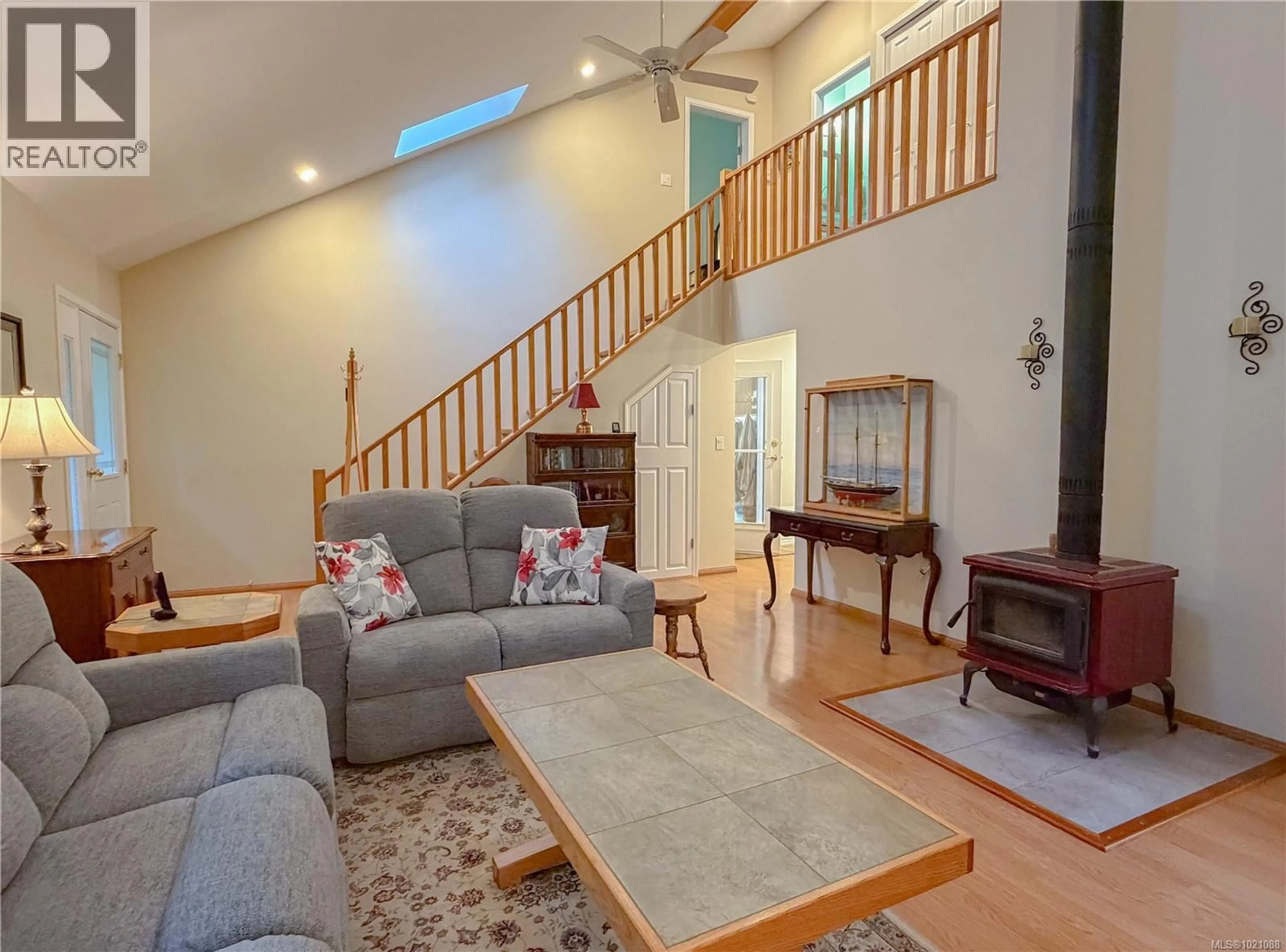 Living room with furniture, unknown for 720 CLARENDON ROAD, Gabriola Island British Columbia V0R1X1