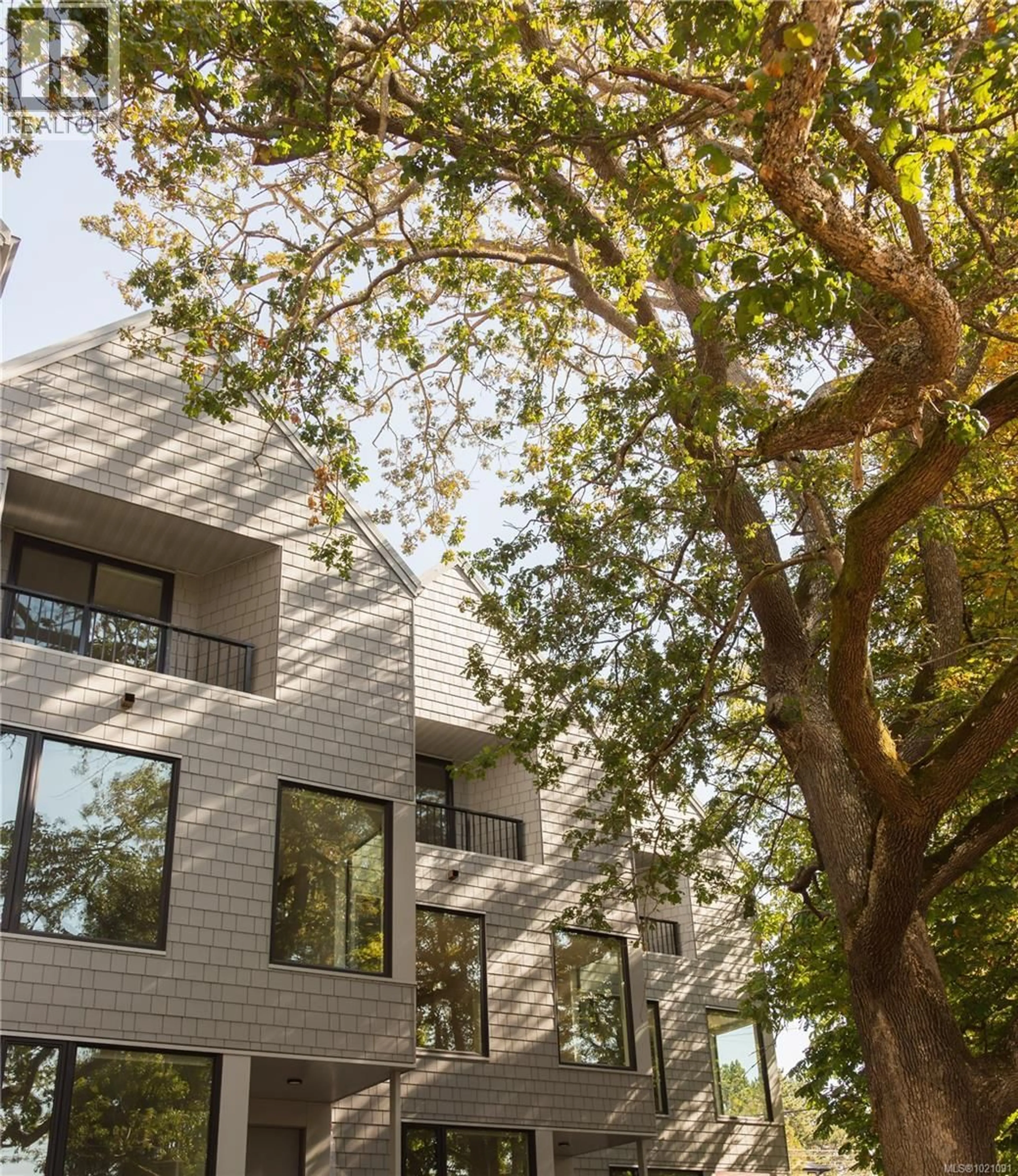 Home with brick exterior material, street for 7 - 909 REDFERN STREET, Victoria British Columbia V8S4G6