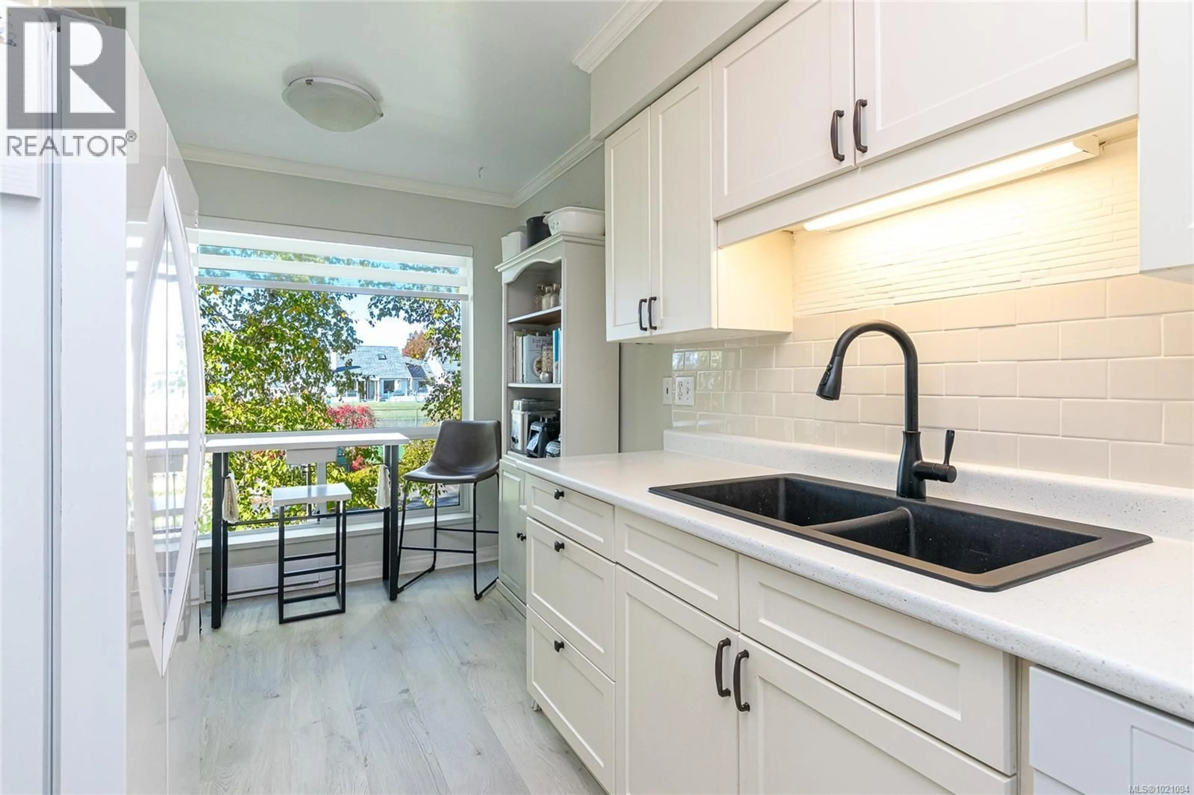 Open concept kitchen, ceramic/tile floor for 3148 - 2600 FERGUSON ROAD, Central Saanich British Columbia V8M2C1
