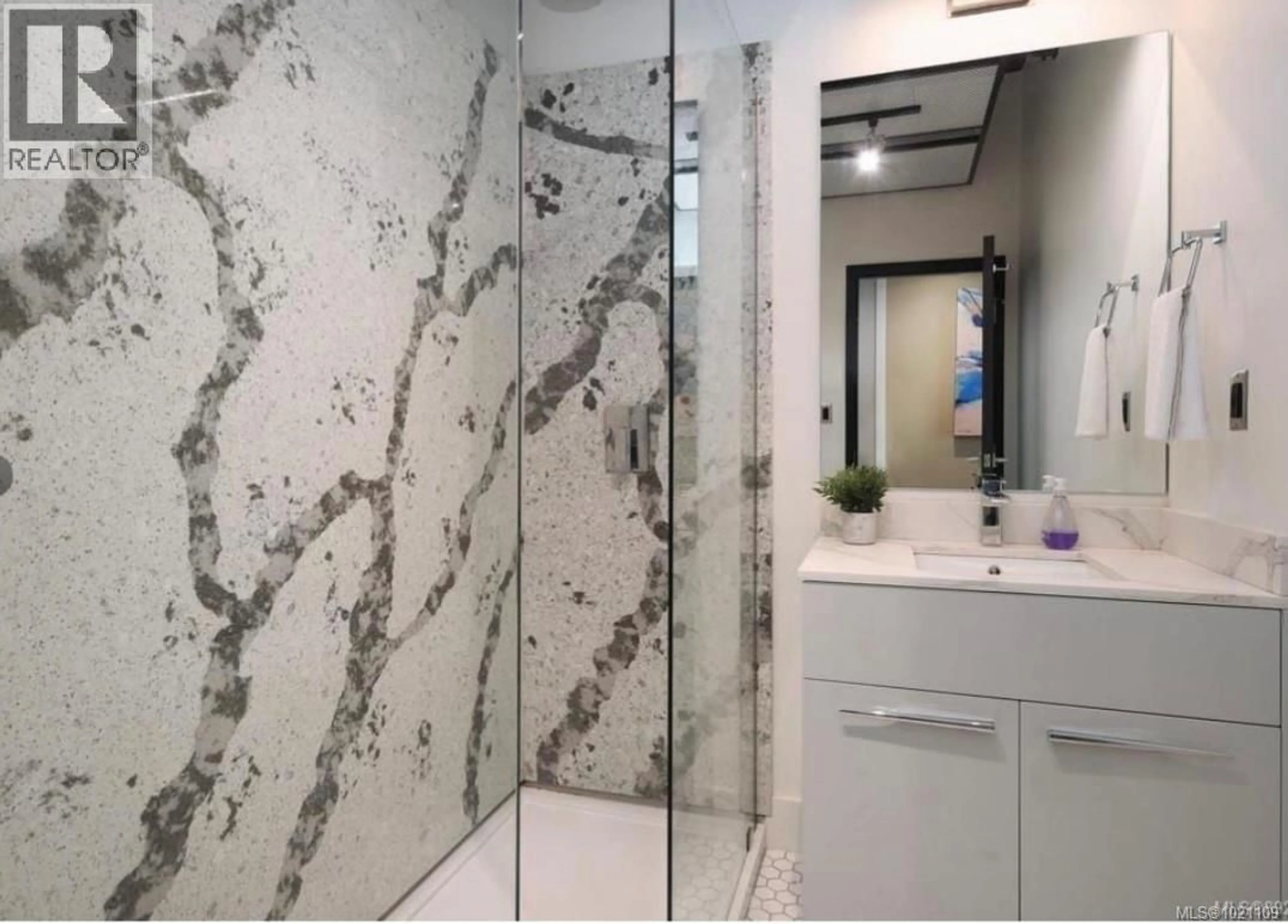 Contemporary bathroom, ceramic/tile floor for 609 - 1029 VIEW STREET NORTH, Victoria British Columbia V8V0C9