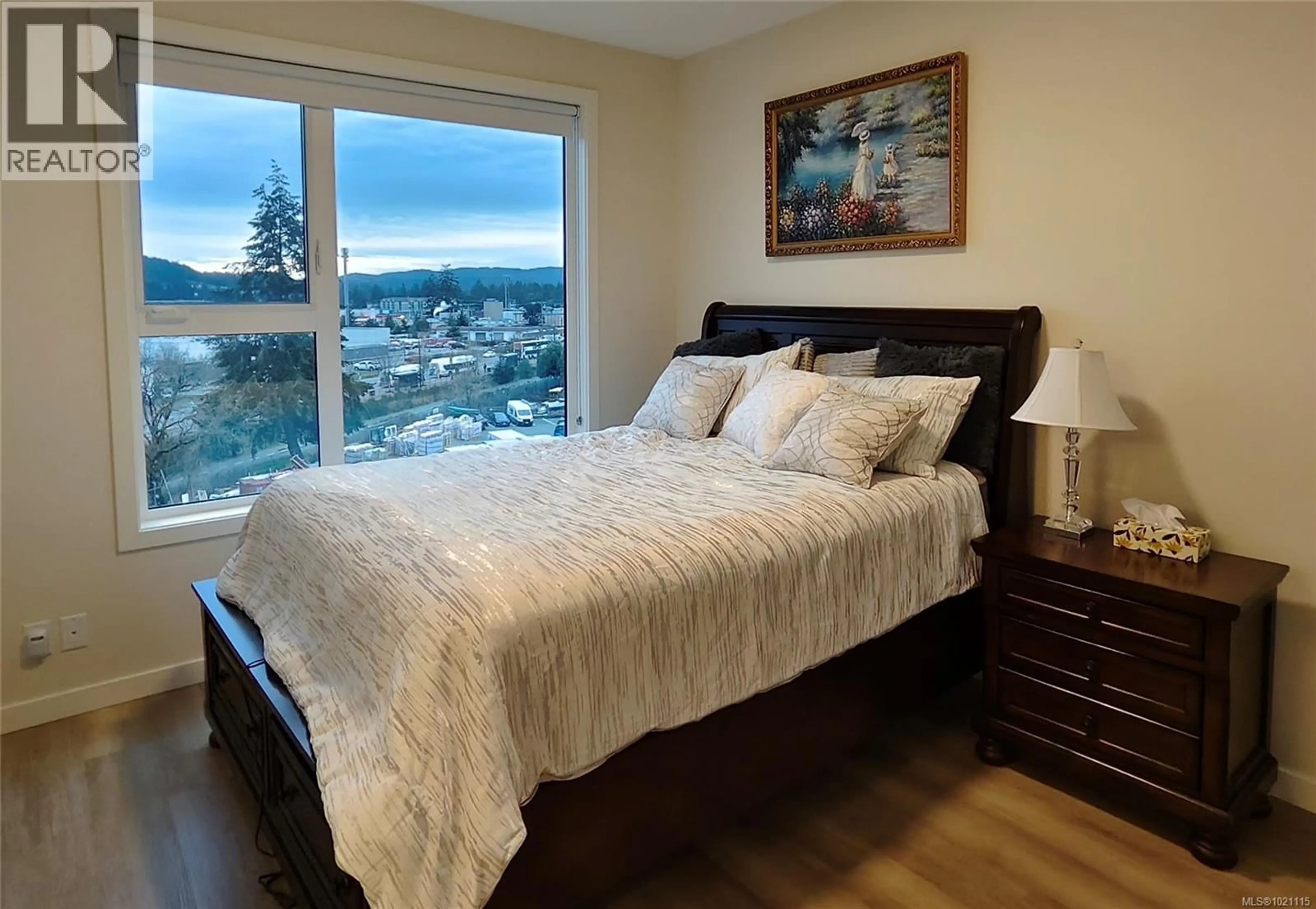 Bedroom with bed, wood/laminate floor for 502 - 815 ORONO AVENUE, Langford British Columbia V9B2T9