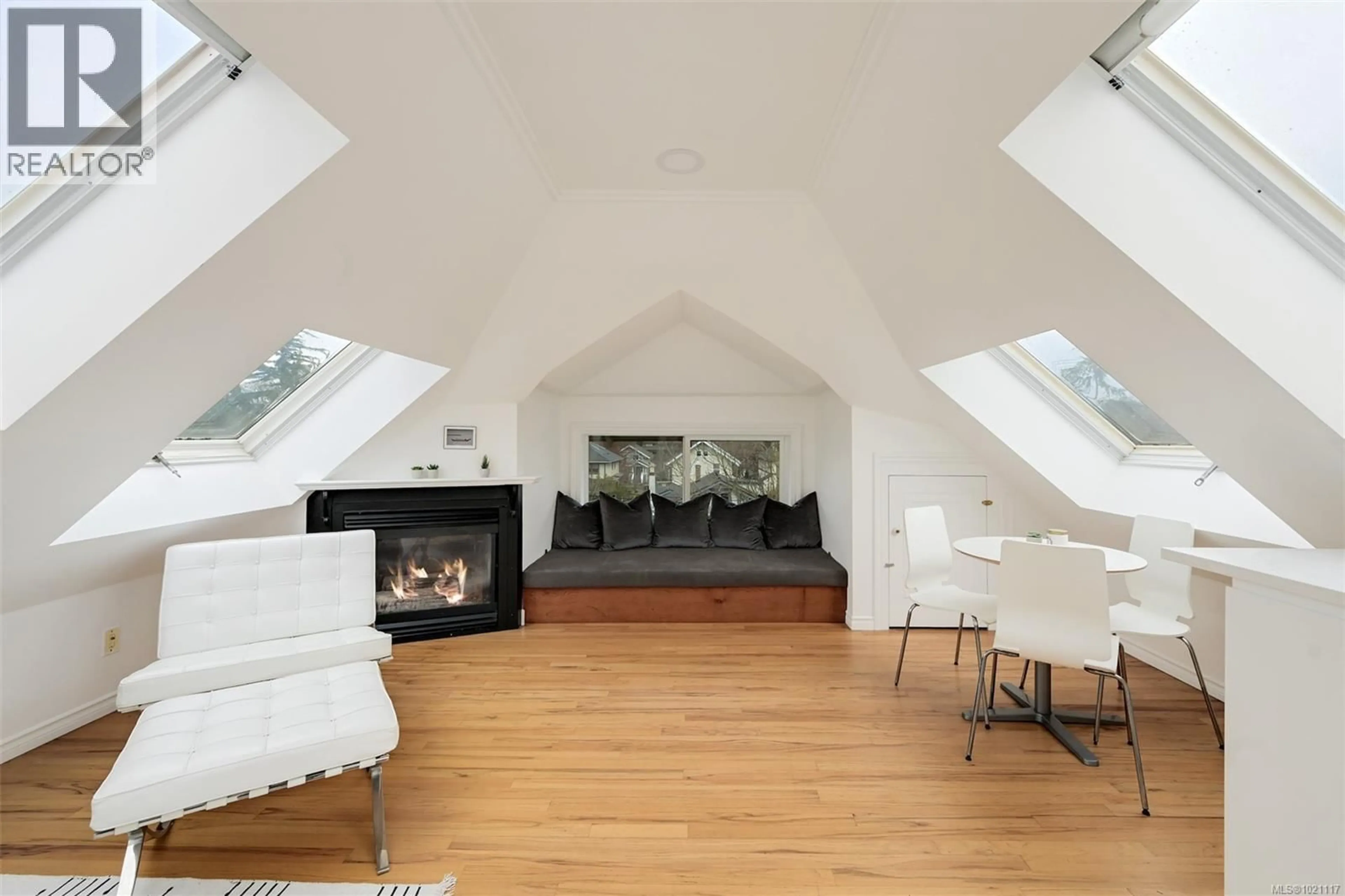 Living room with furniture, unknown for 301 - 1120 RICHARDSON STREET, Victoria British Columbia V8V3C8