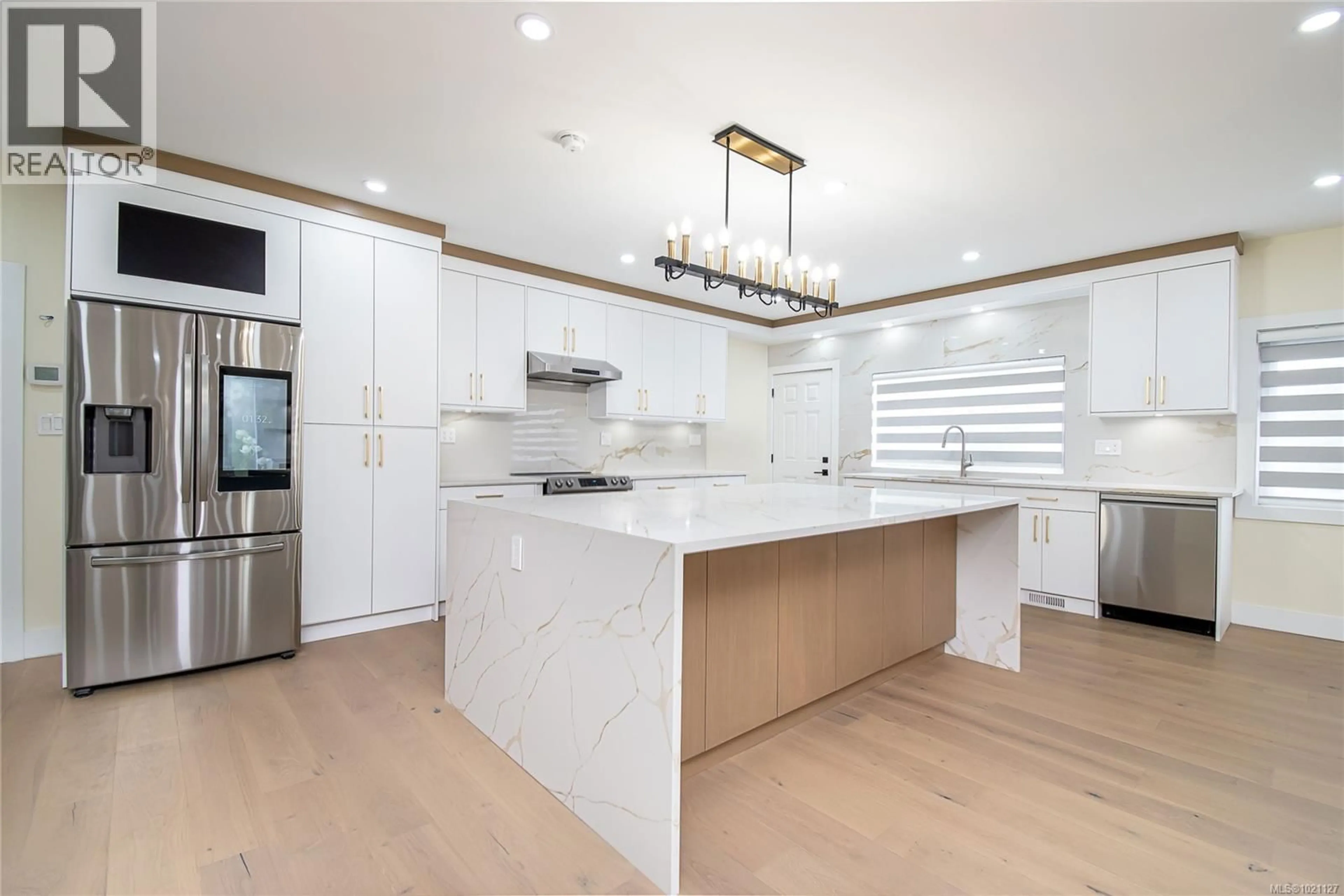 Open concept kitchen, unknown for 1579 KENMORE ROAD, Saanich British Columbia V8N2E2