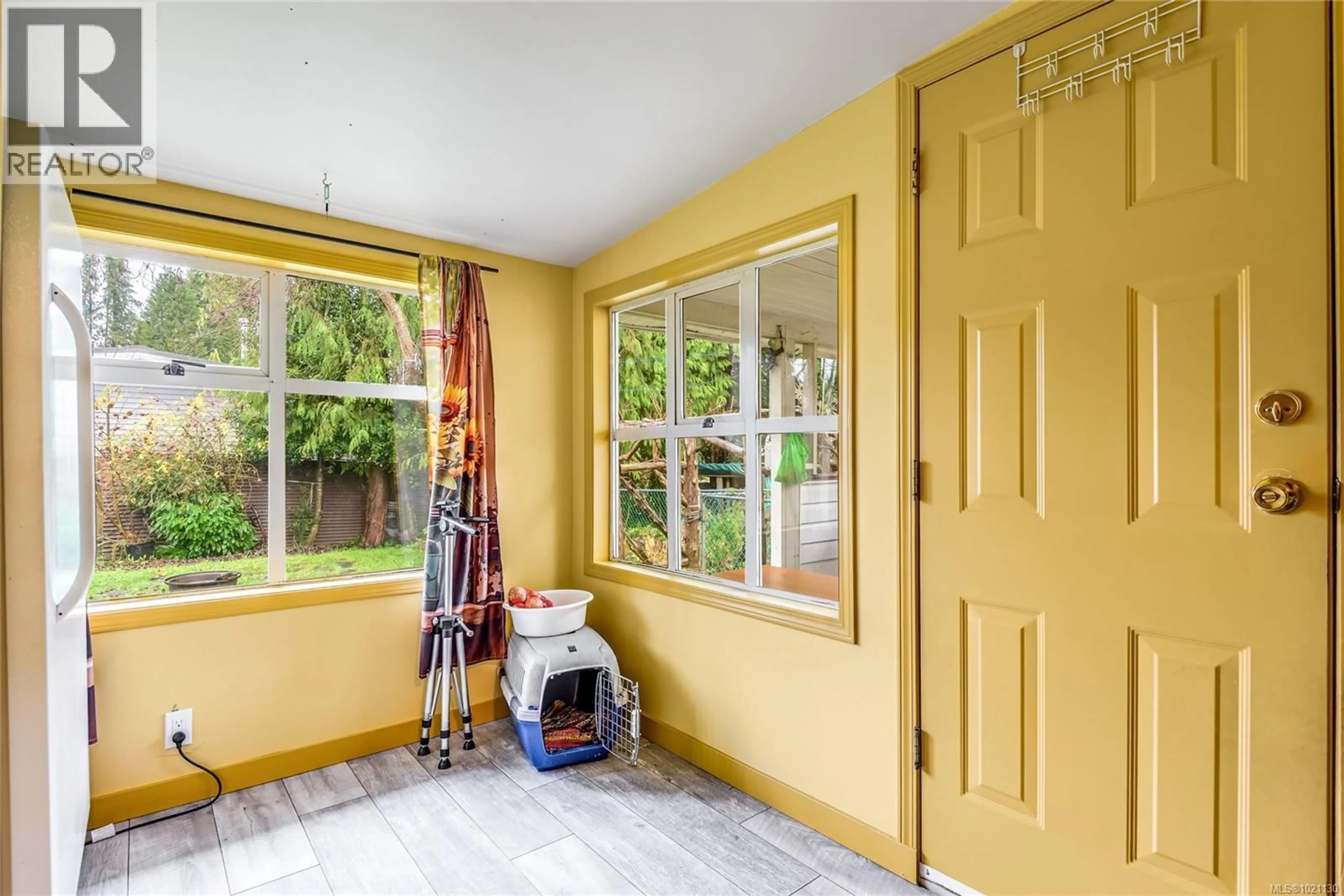 Indoor entryway for 129 SEABREEZE DRIVE NORTH, Campbell River British Columbia V9H1H8