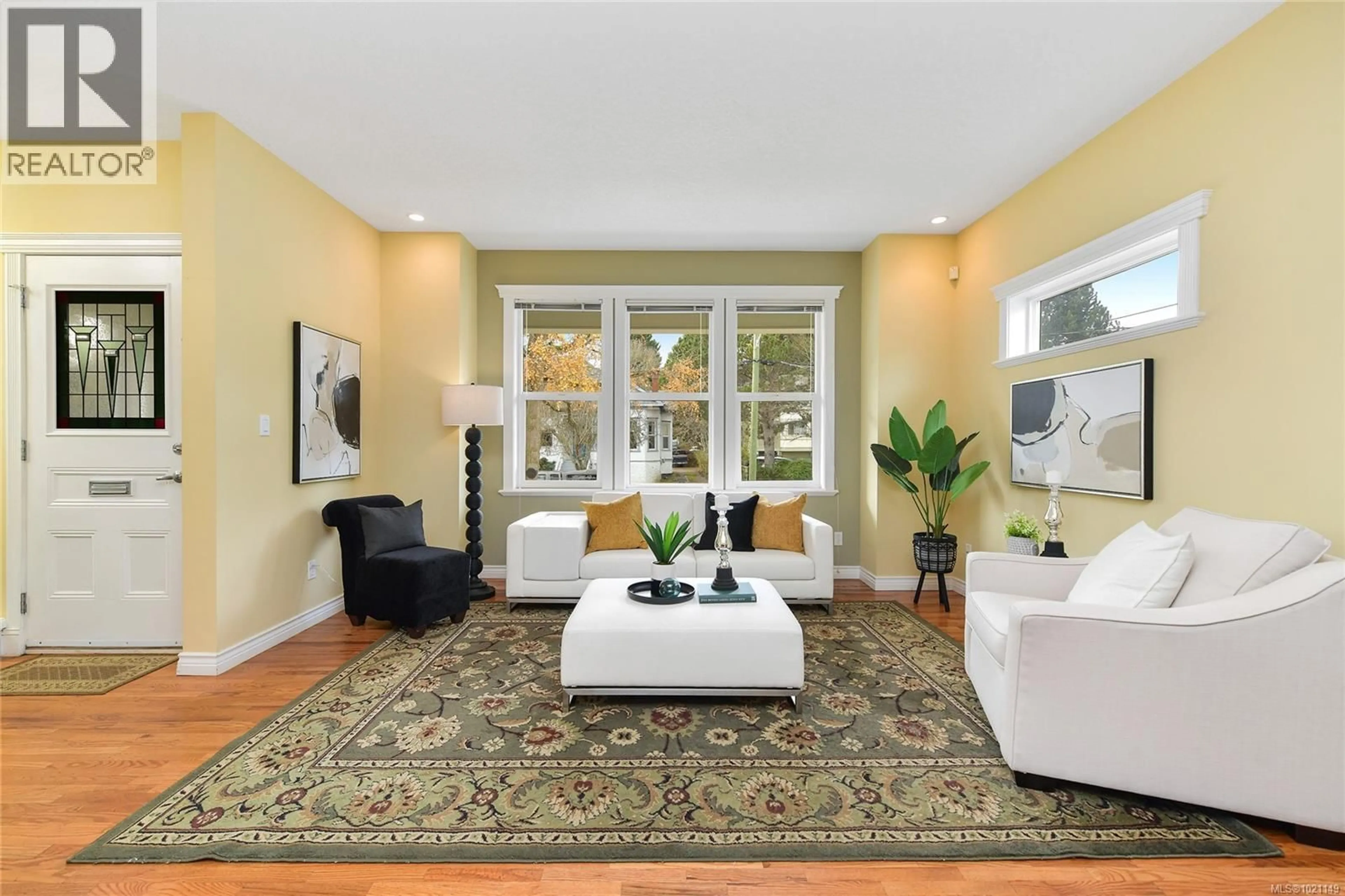 Living room with furniture, unknown for 1 - 1515 CAMOSUN STREET, Victoria British Columbia V8T3E3