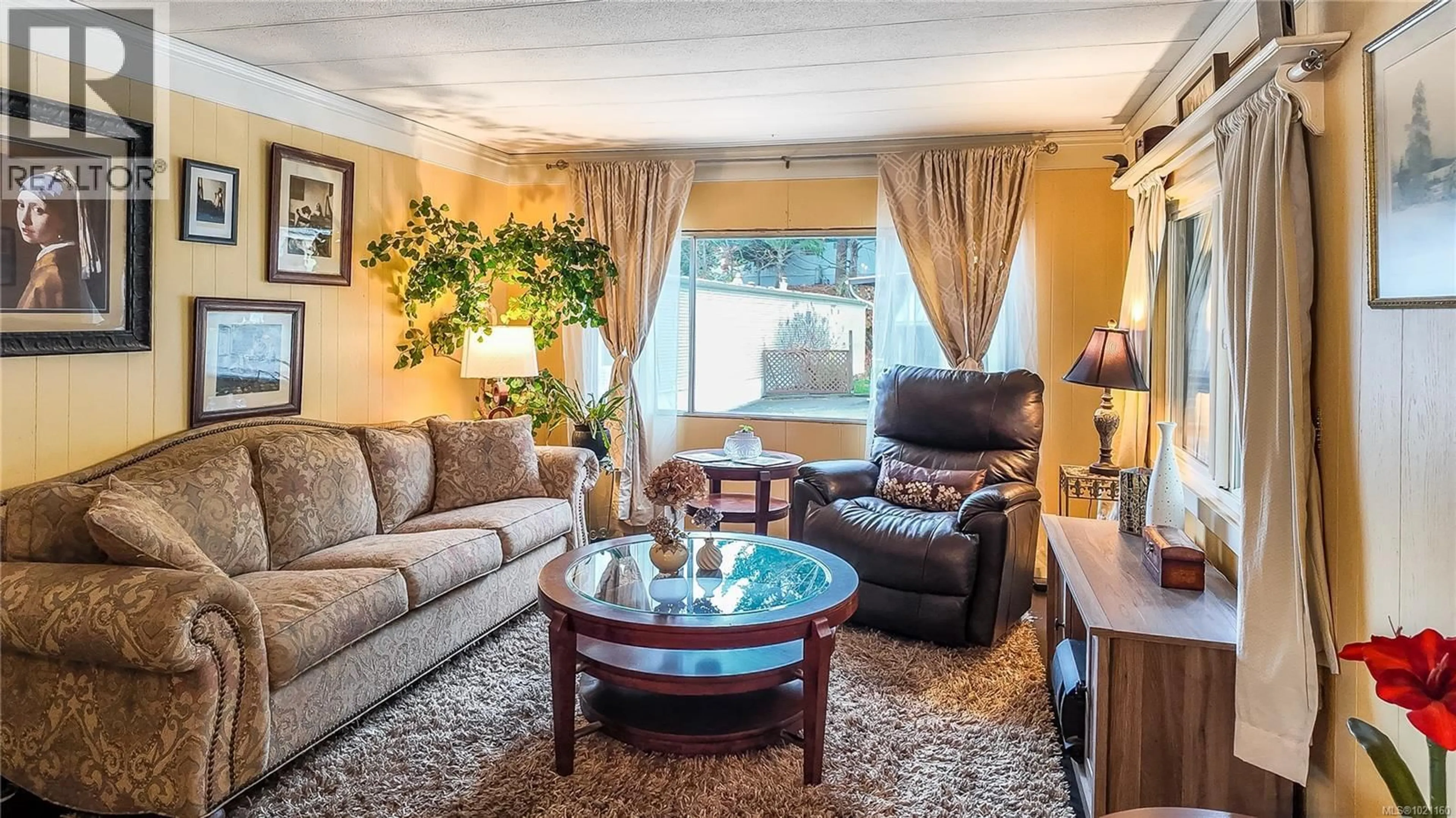 Living room with furniture, unknown for 42 - 951 HOMEWOOD ROAD, Campbell River British Columbia V9W3N7