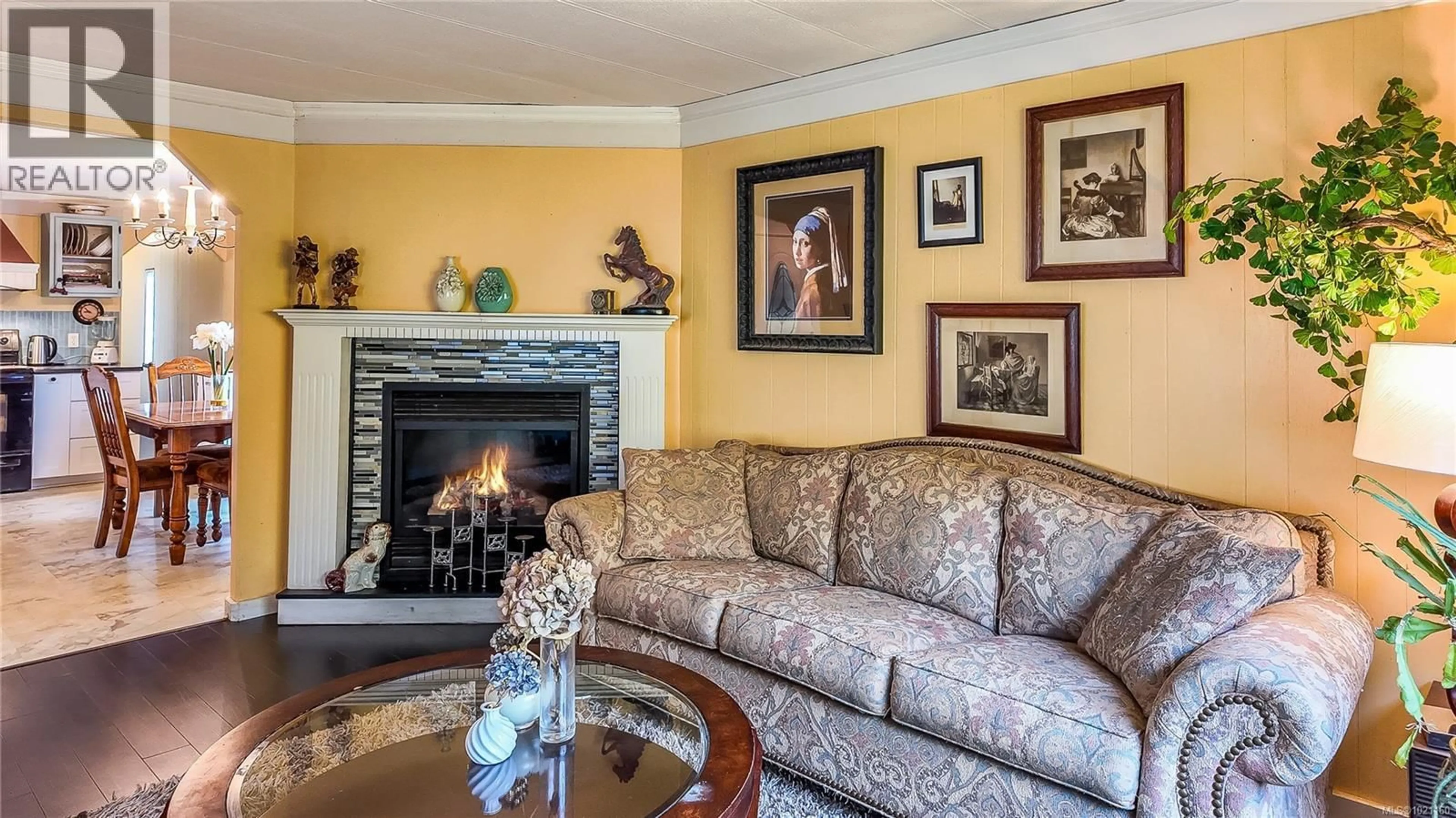 Living room with furniture, unknown for 42 - 951 HOMEWOOD ROAD, Campbell River British Columbia V9W3N7