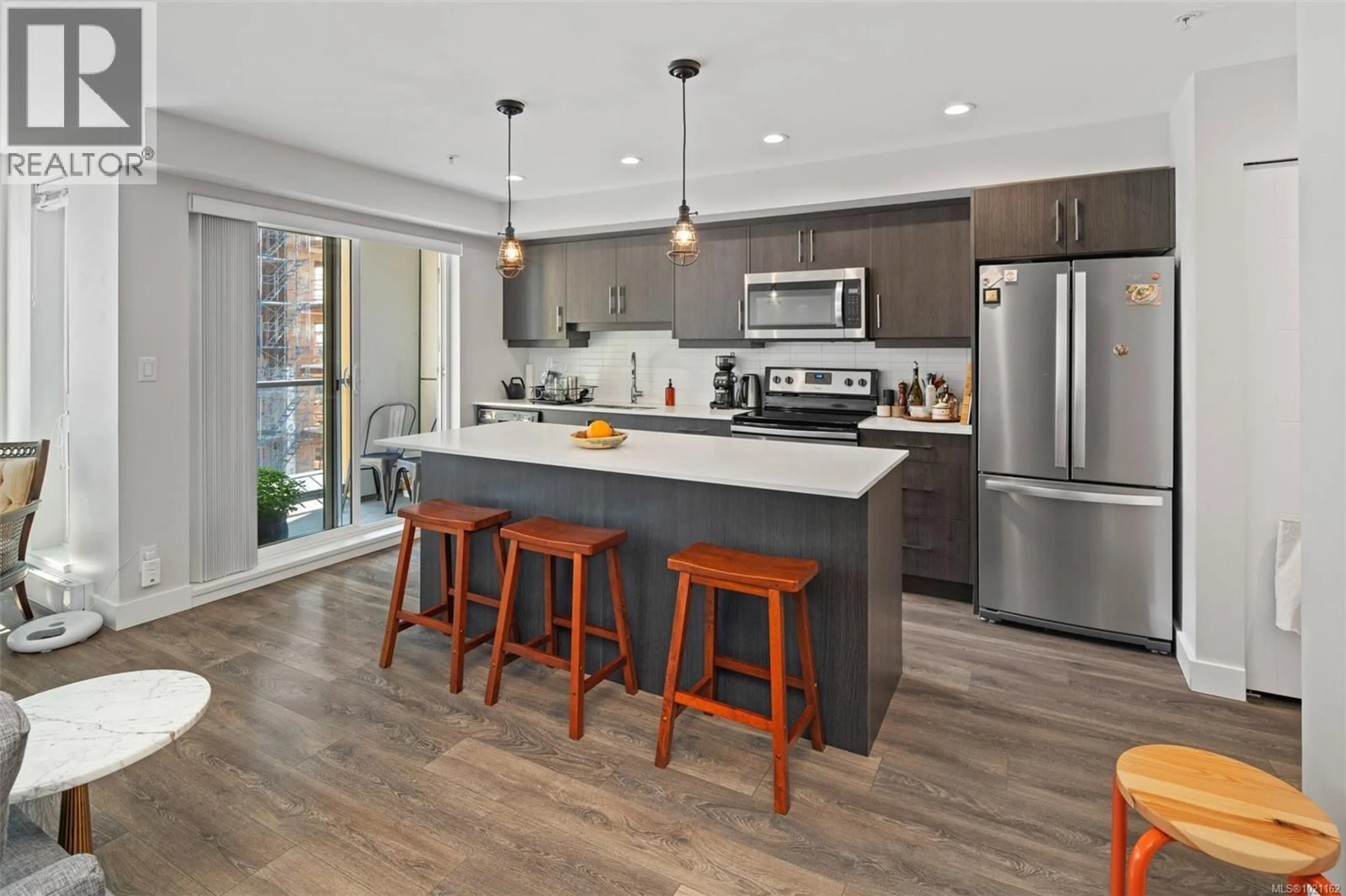 Open concept kitchen, unknown for 403 - 826 ESQUIMALT ROAD, Esquimalt British Columbia V9A3M4