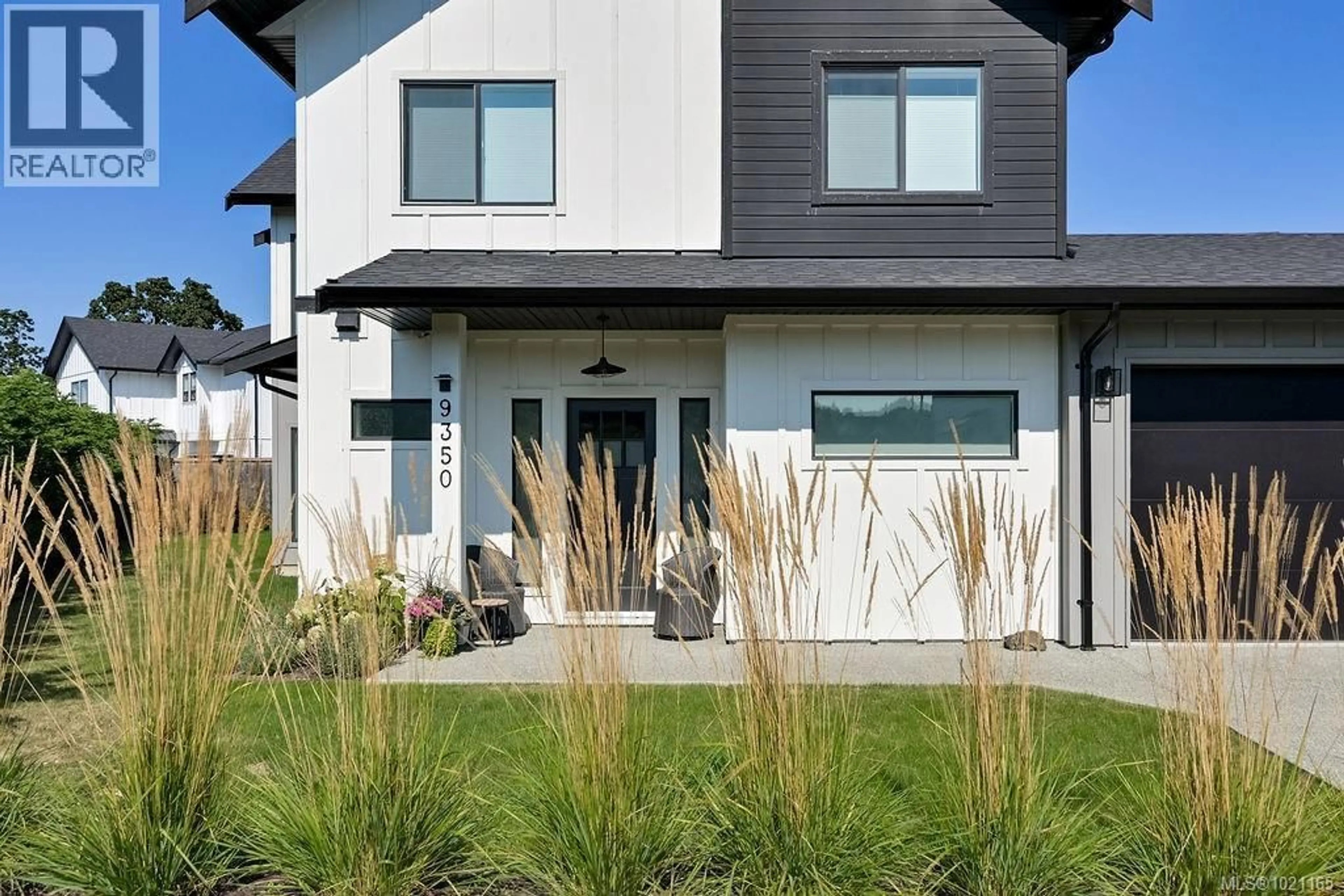 Home with vinyl exterior material, street for 9350 EAST SAANICH ROAD, North Saanich British Columbia V8L1H9