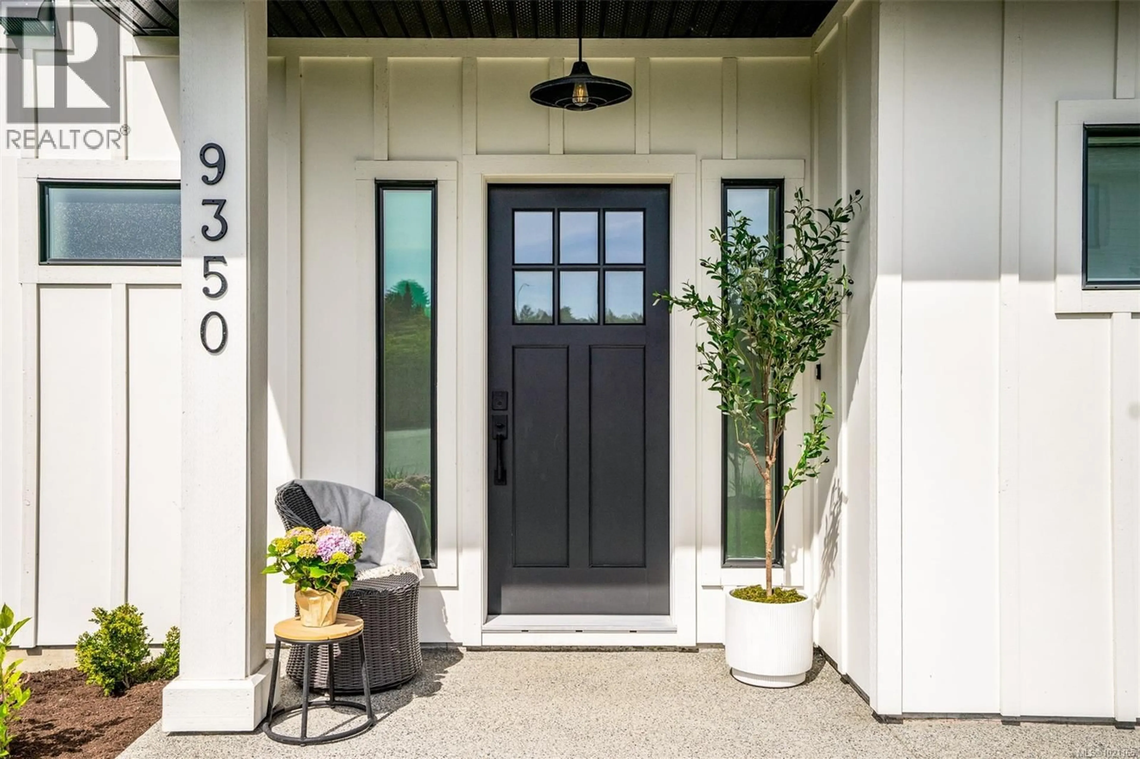 Indoor entryway for 9350 EAST SAANICH ROAD, North Saanich British Columbia V8L1H9