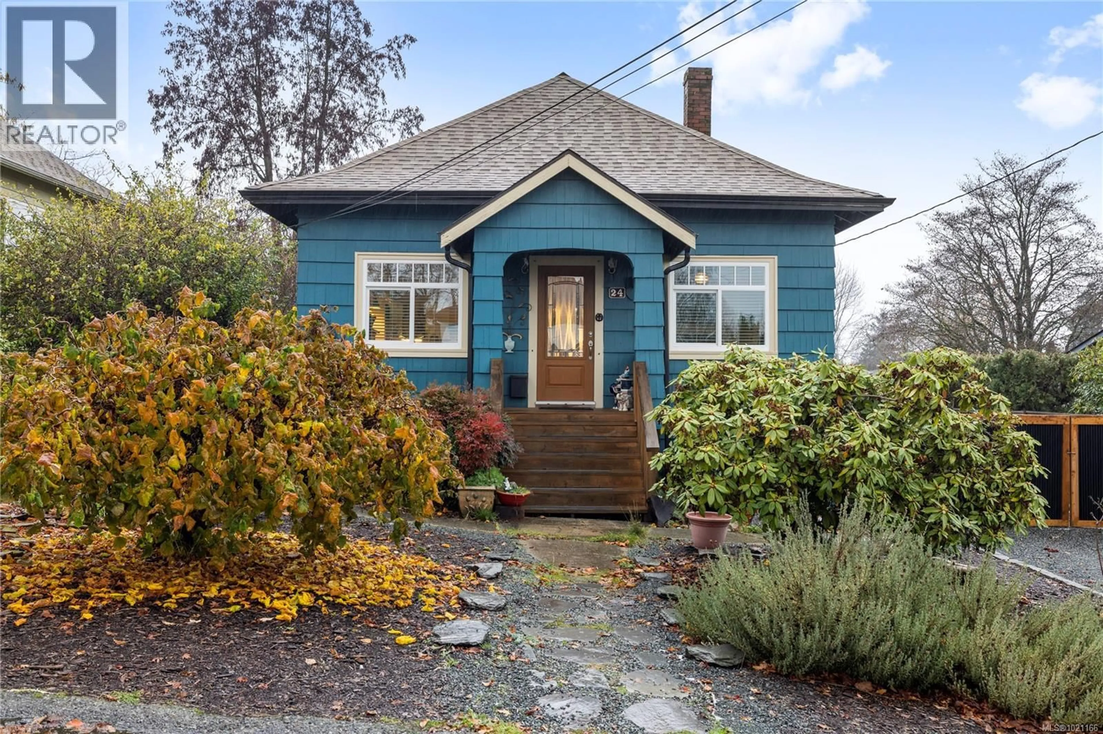 Home with vinyl exterior material, street for 24 WATKINS STREET, Nanaimo British Columbia V9R1L8